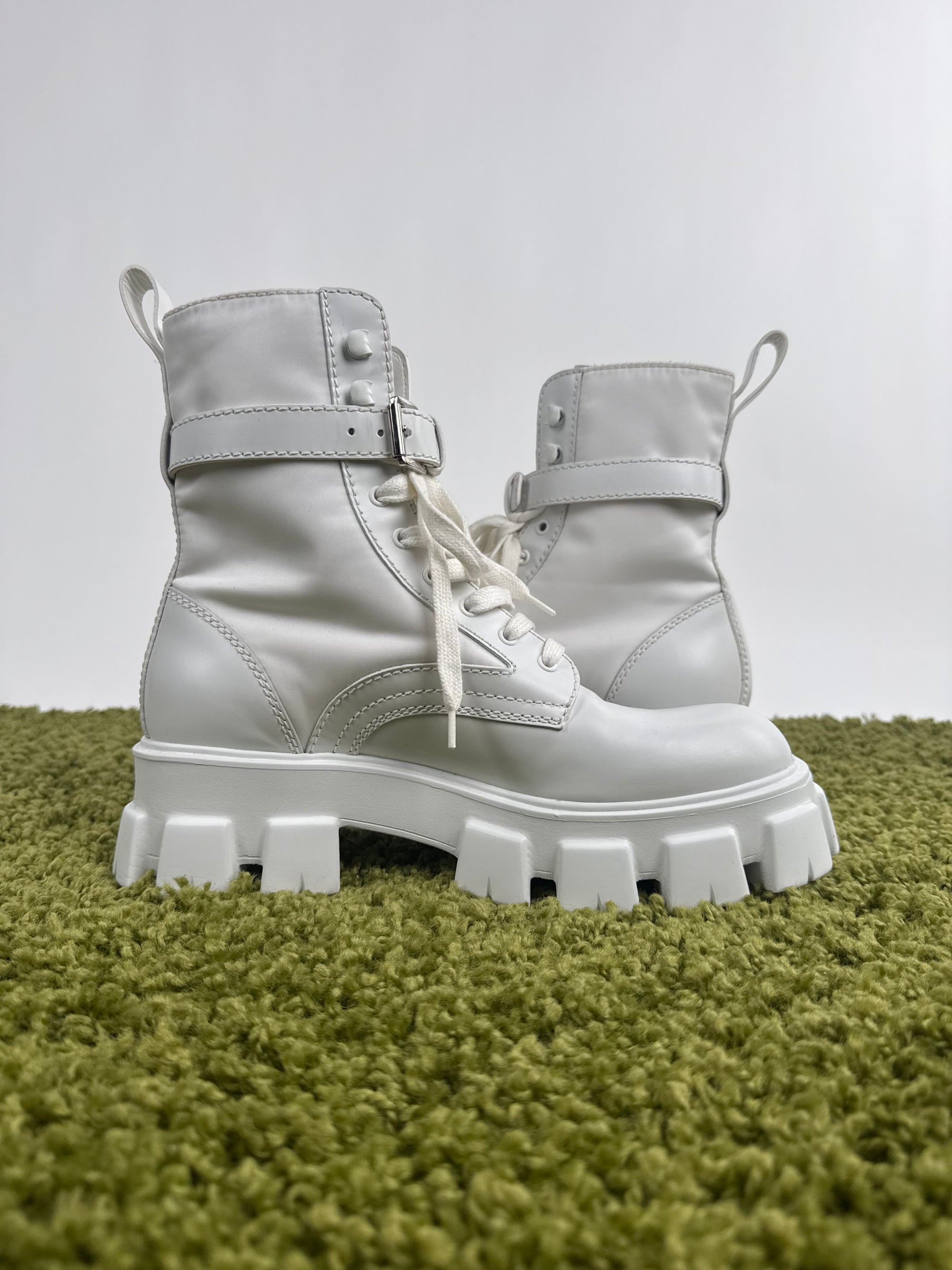 Prada Monolith in pelle bianca 43