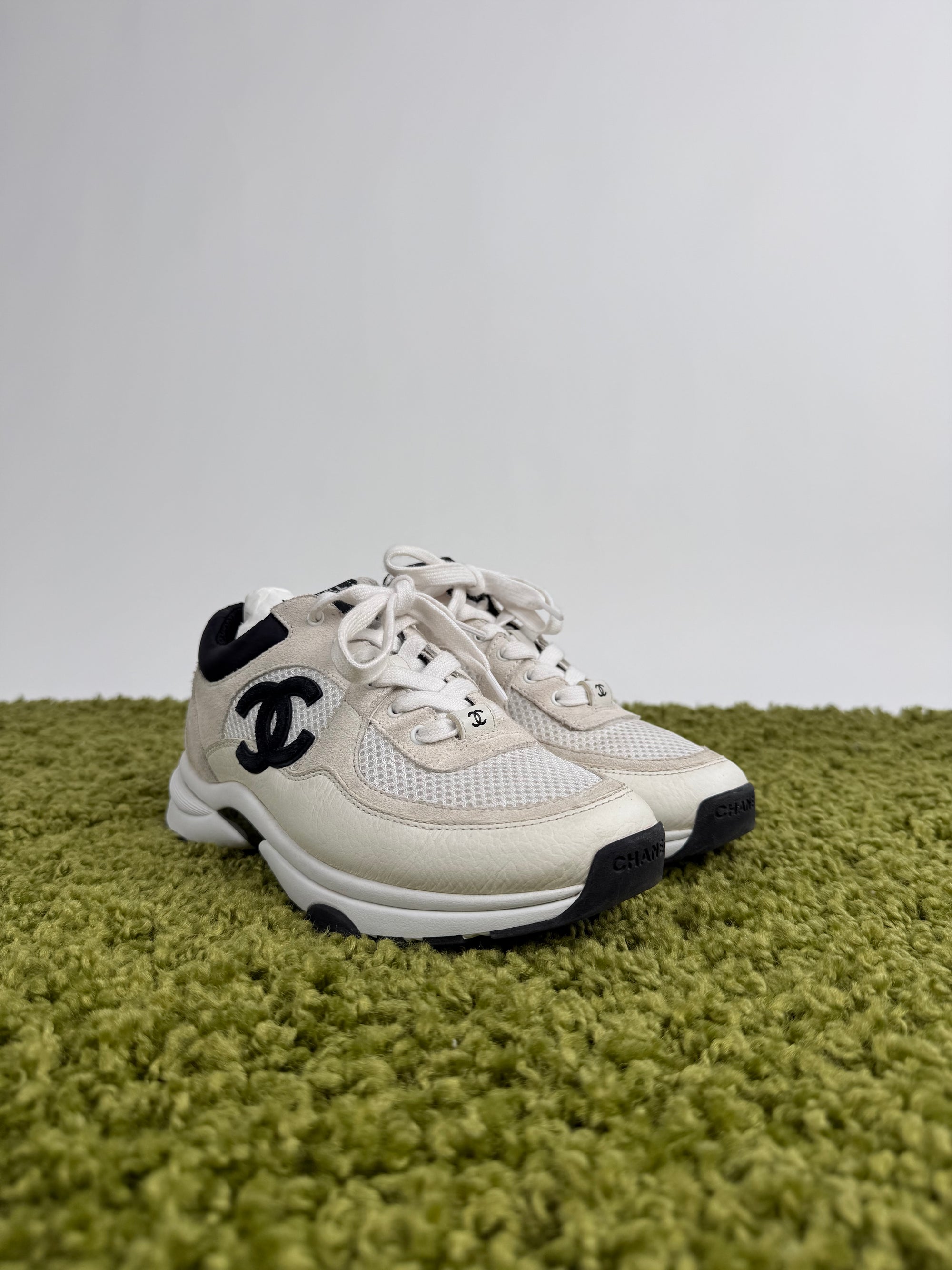 Chanel Low Top Trainer Bianca 37.5