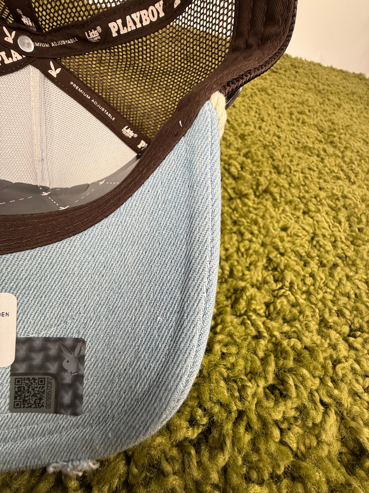 Cappello Playboy con visiera in denim