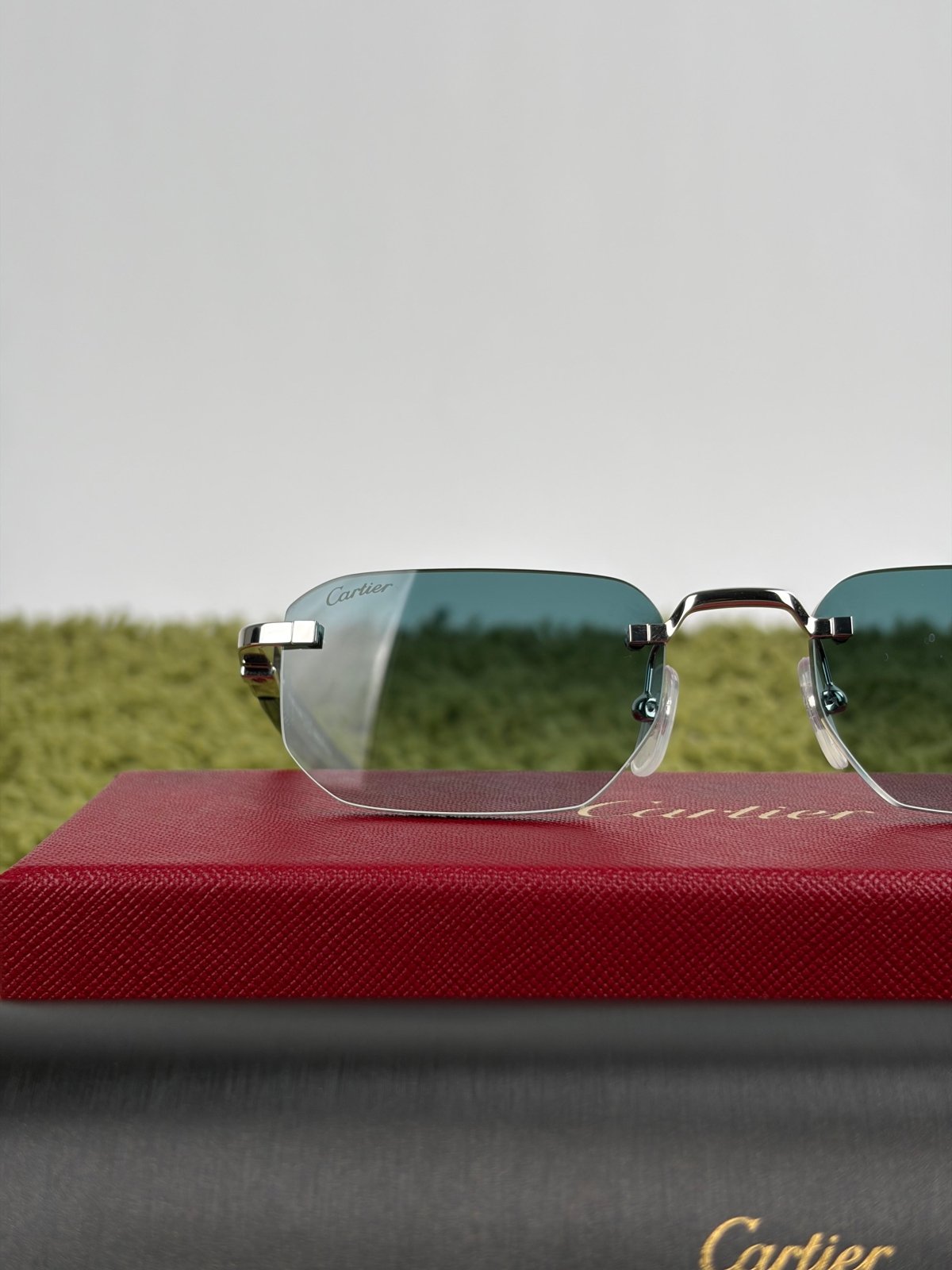 Occhiali da sole Cartier Decor C Azzurro con aste verdi - Second Hand Di Fiore