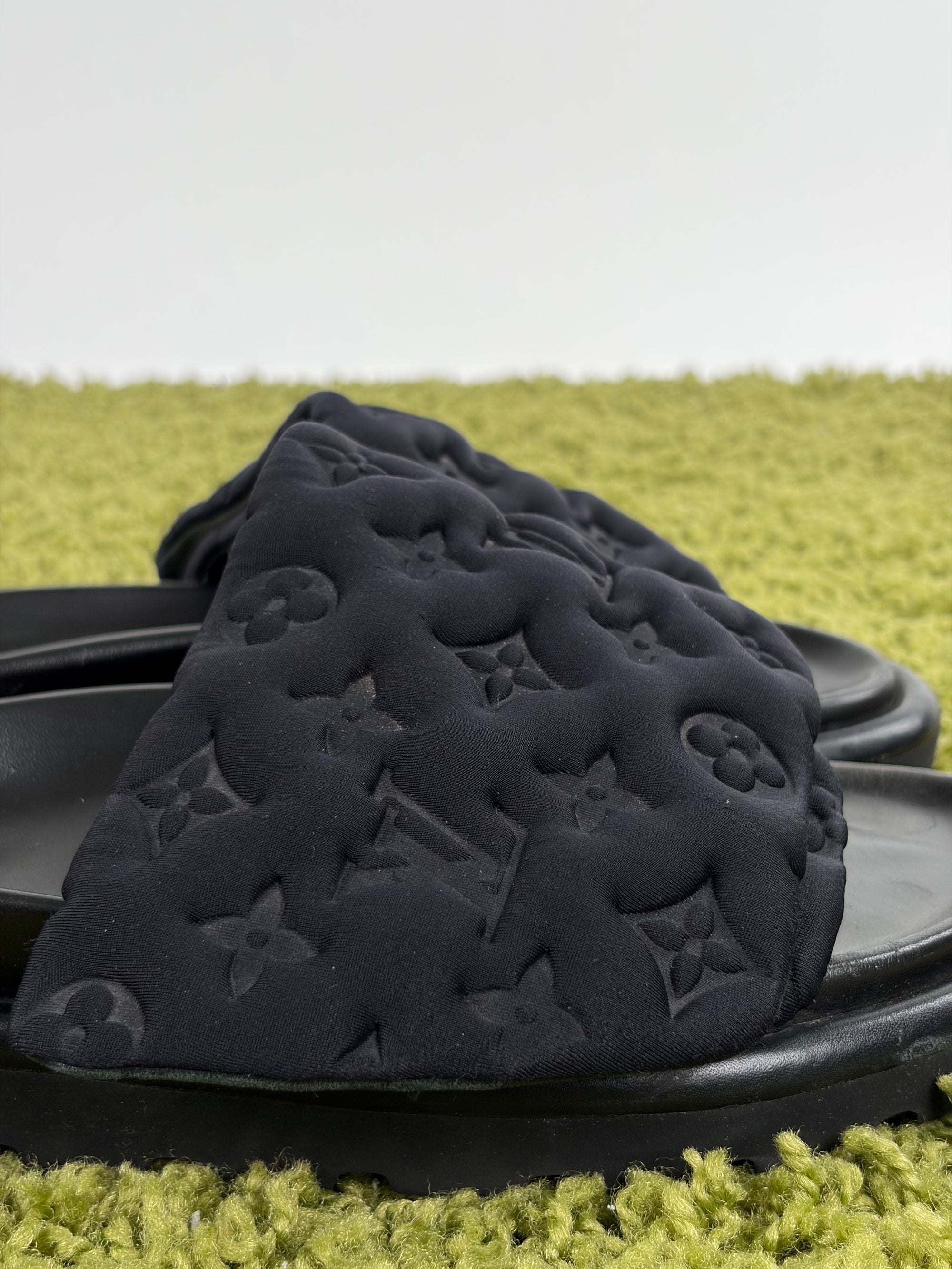 Sandali Louis vuitton Mule bassa pool pillow Size 40 neri