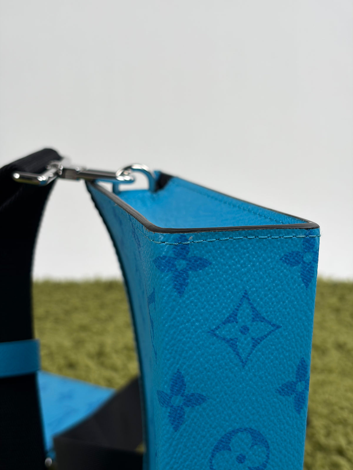 Mini Borsa a tracolla Louis Vuitton Gaston Azzurra