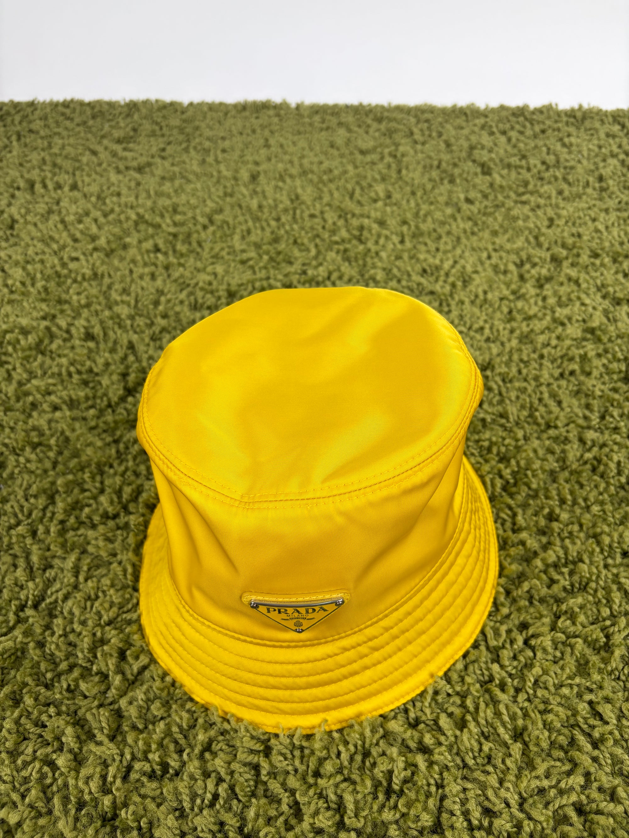 Cappello Prada in Re-nylon giallo