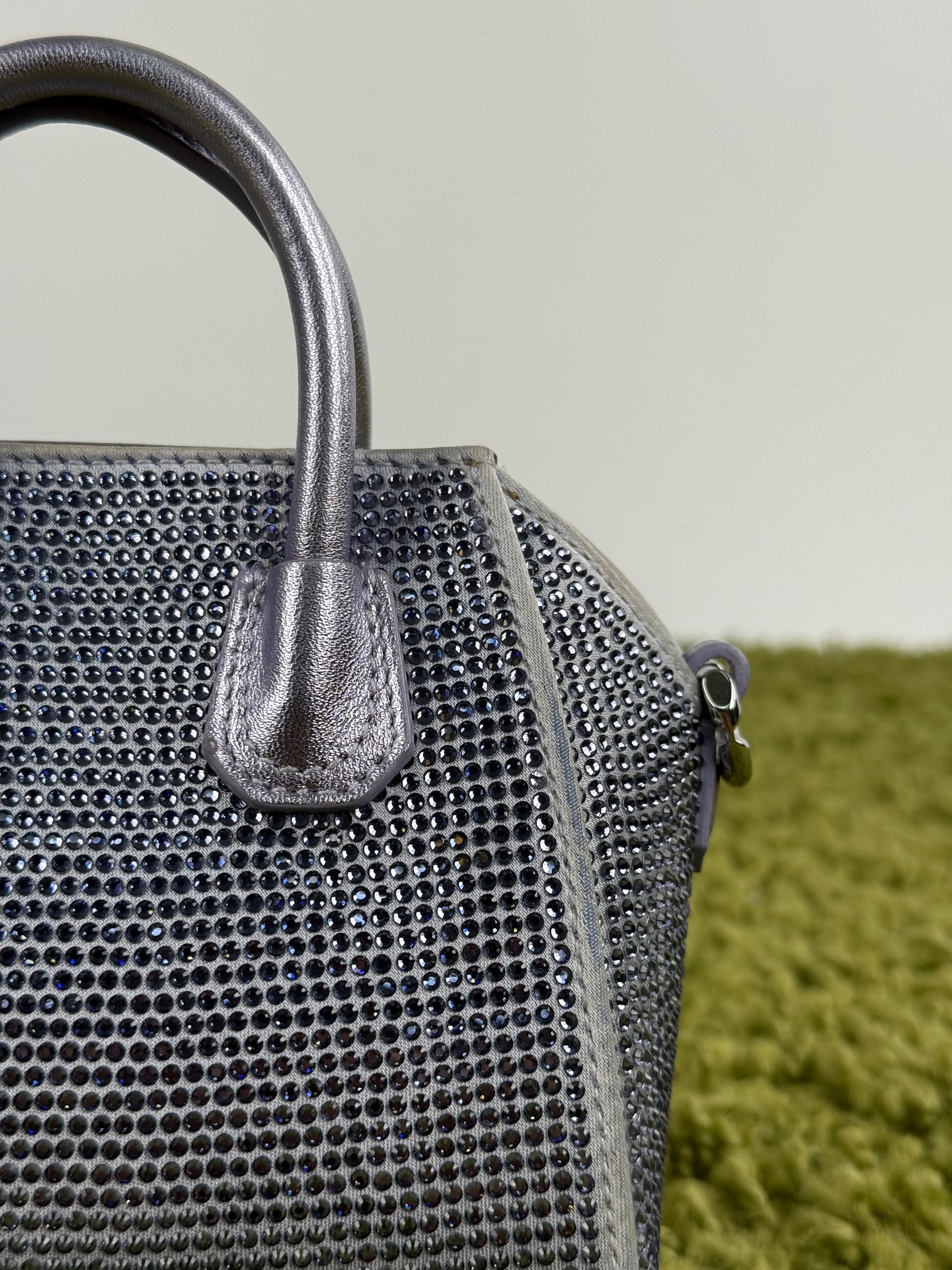 Borsa Micro Antigona In raso Con strass lavanda Viola