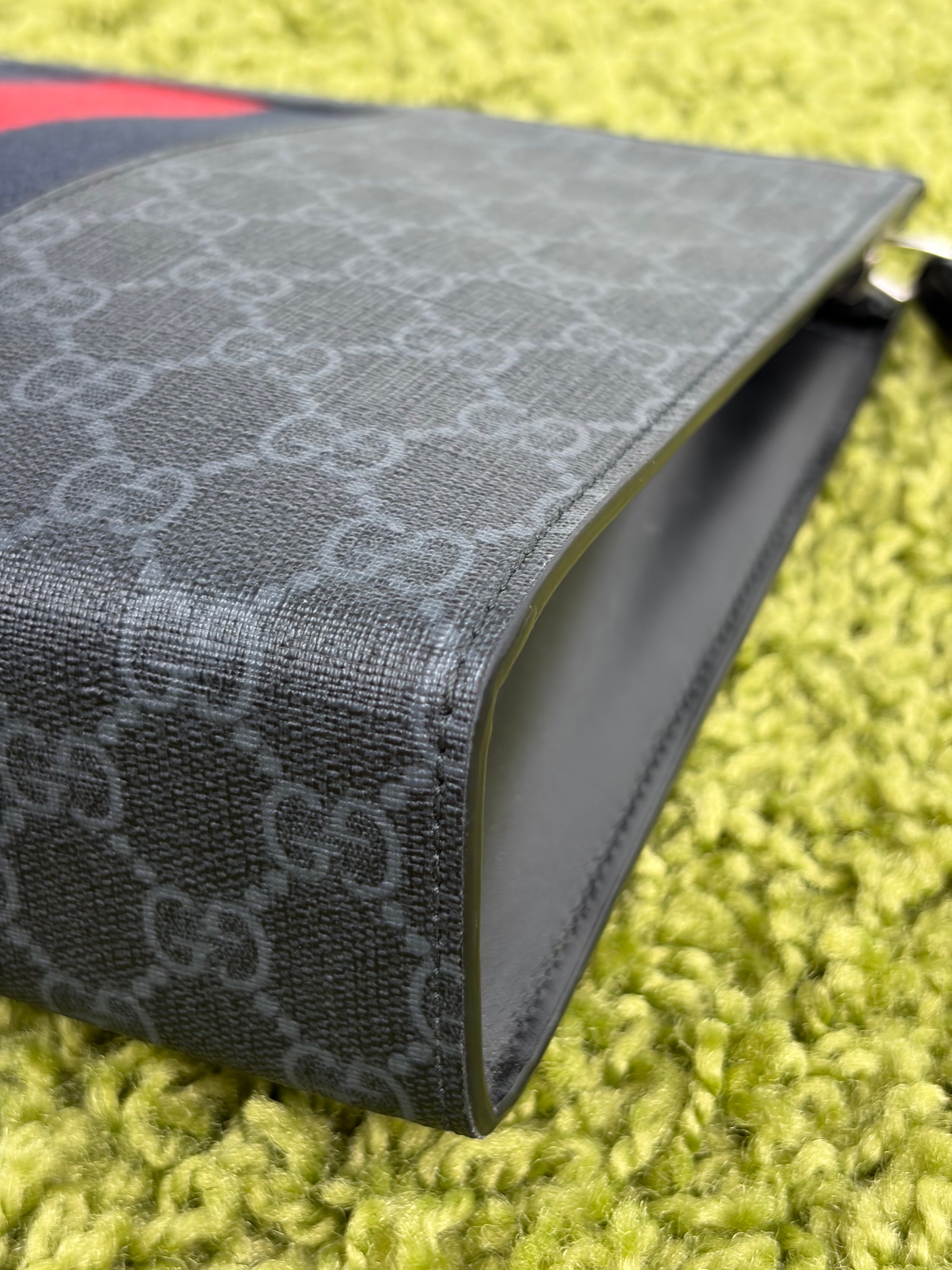 Pochette Gucci nera blu e rossa