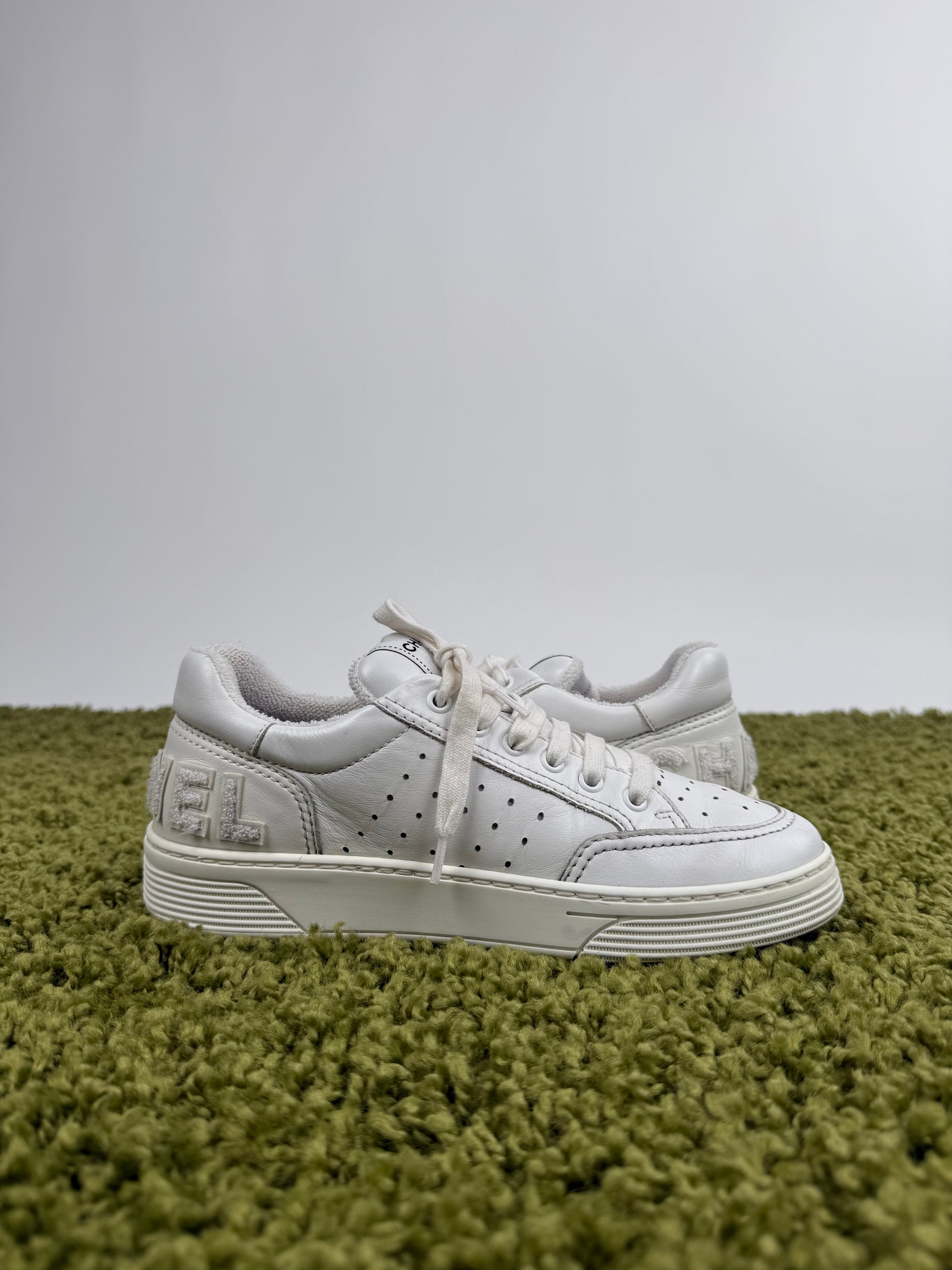 Chanel Low Sneaker 38.5