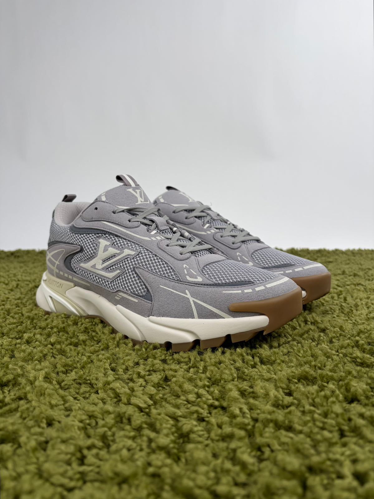 Louis Vuitton Tatic Runner Grigio 9