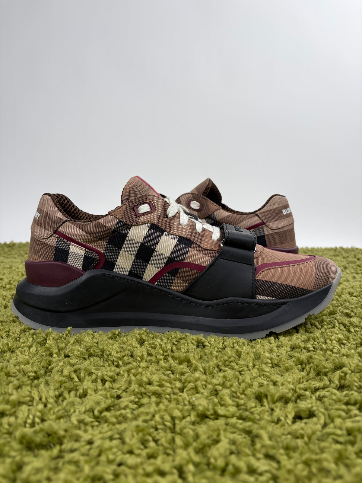 Burberry New Runner Beige 46