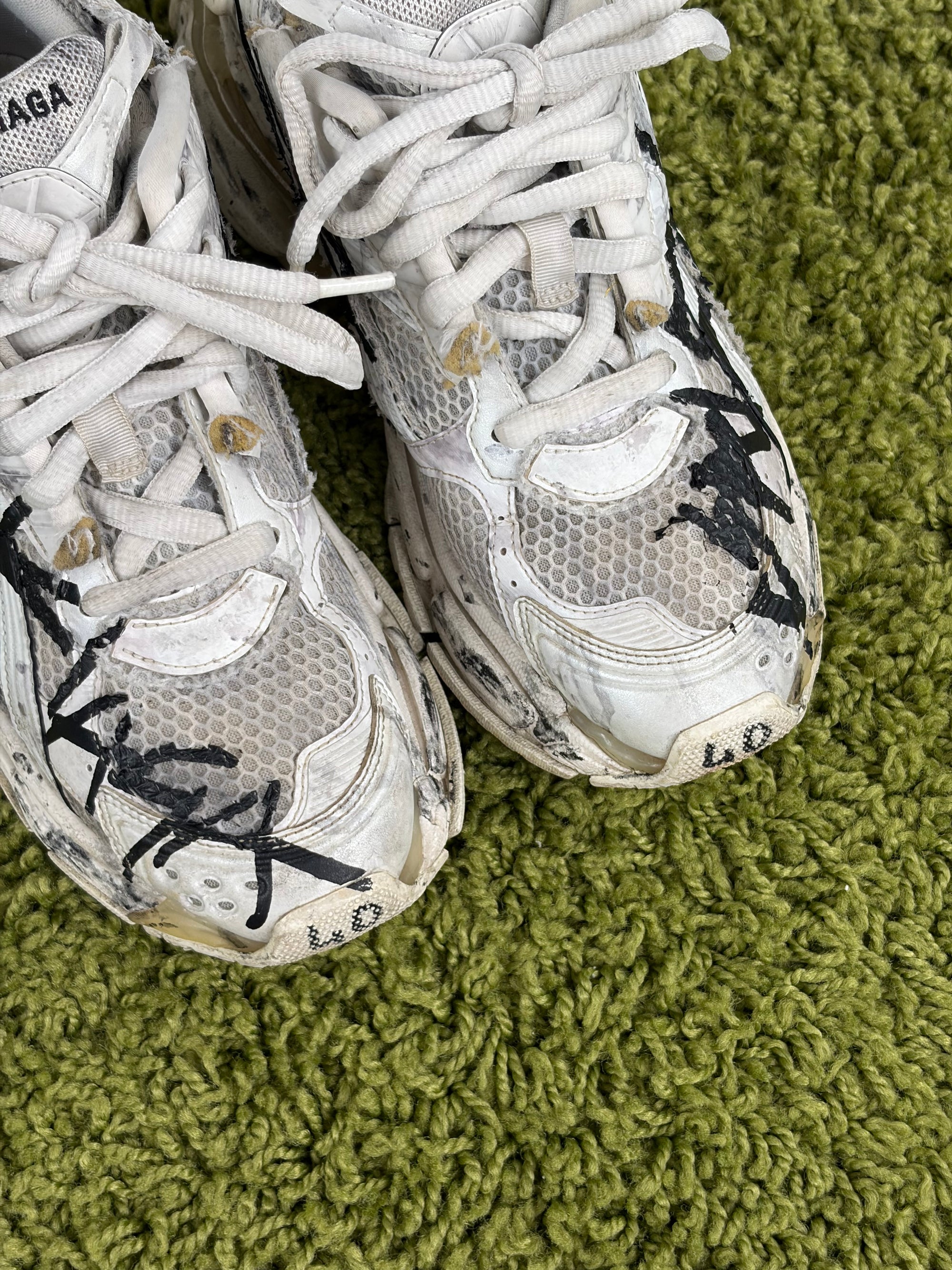 Balenciaga Runner Size 40 bianche e nere effetto usato