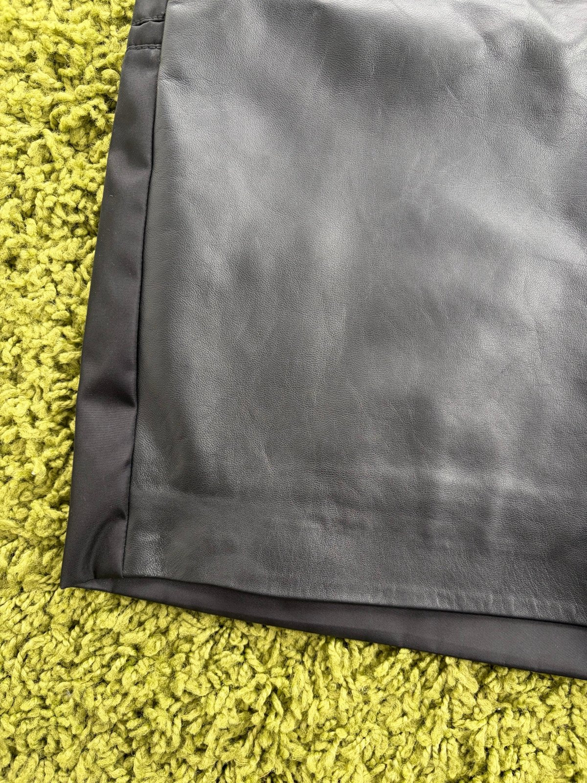 Pantaloncino Prada con pannello frontale in pelle Nero 48 - Second Hand Di Fiore