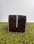 Beauty Case Louis Vuitton X NBA Marrone