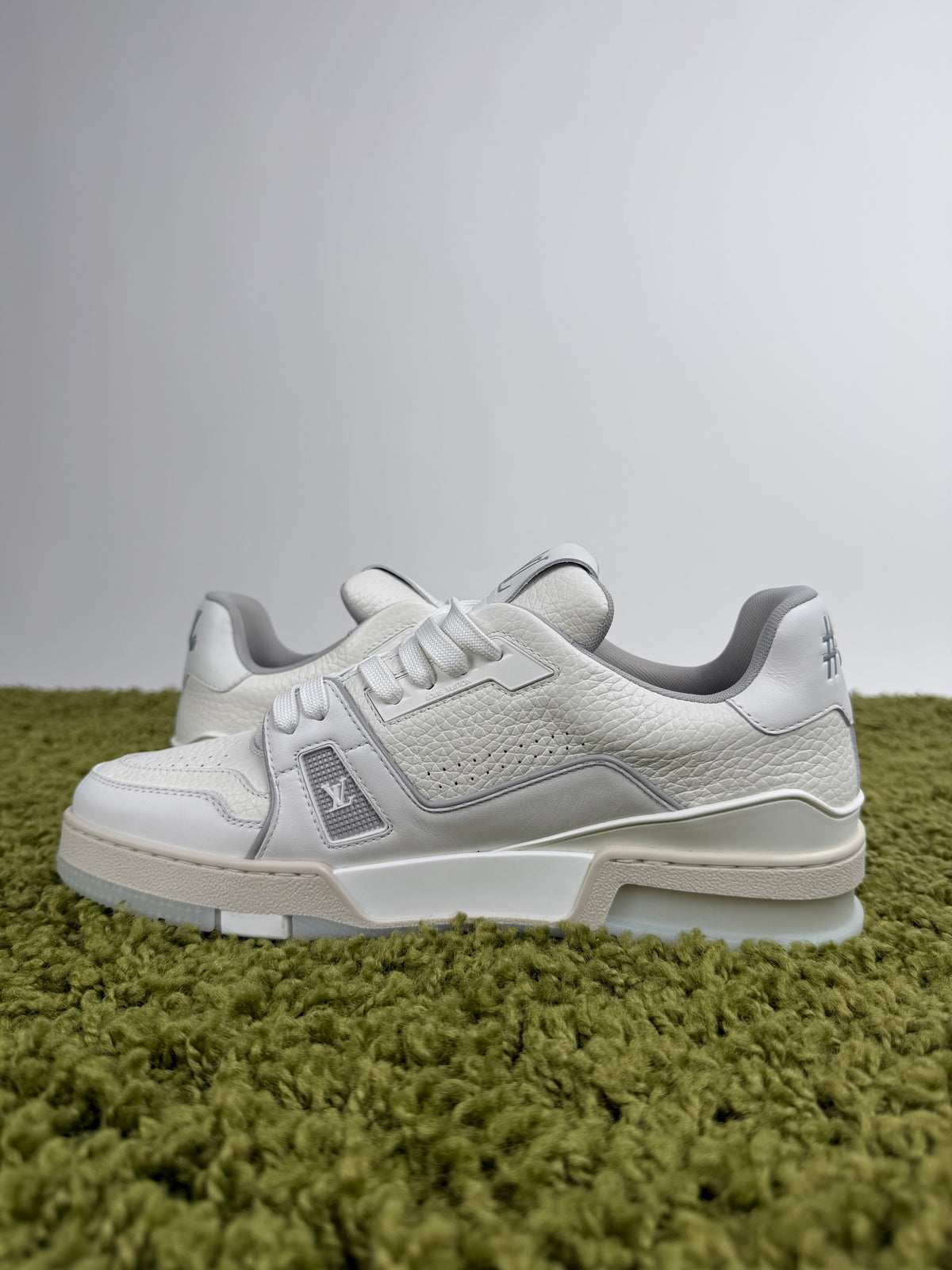 Louis Vuitton Trainer Bianca 7.5