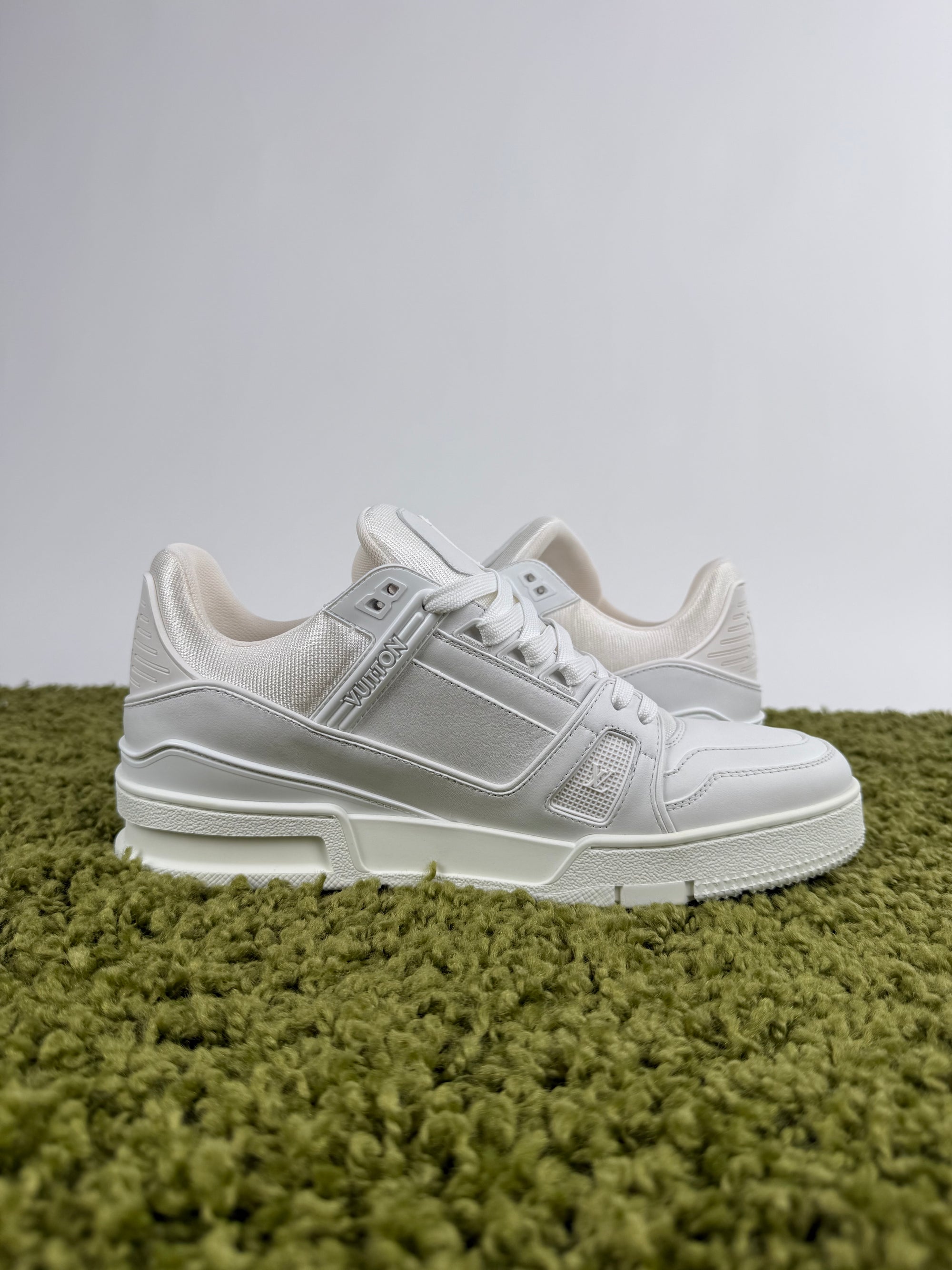 Louis Vuitton Trainer Bianca 7.5