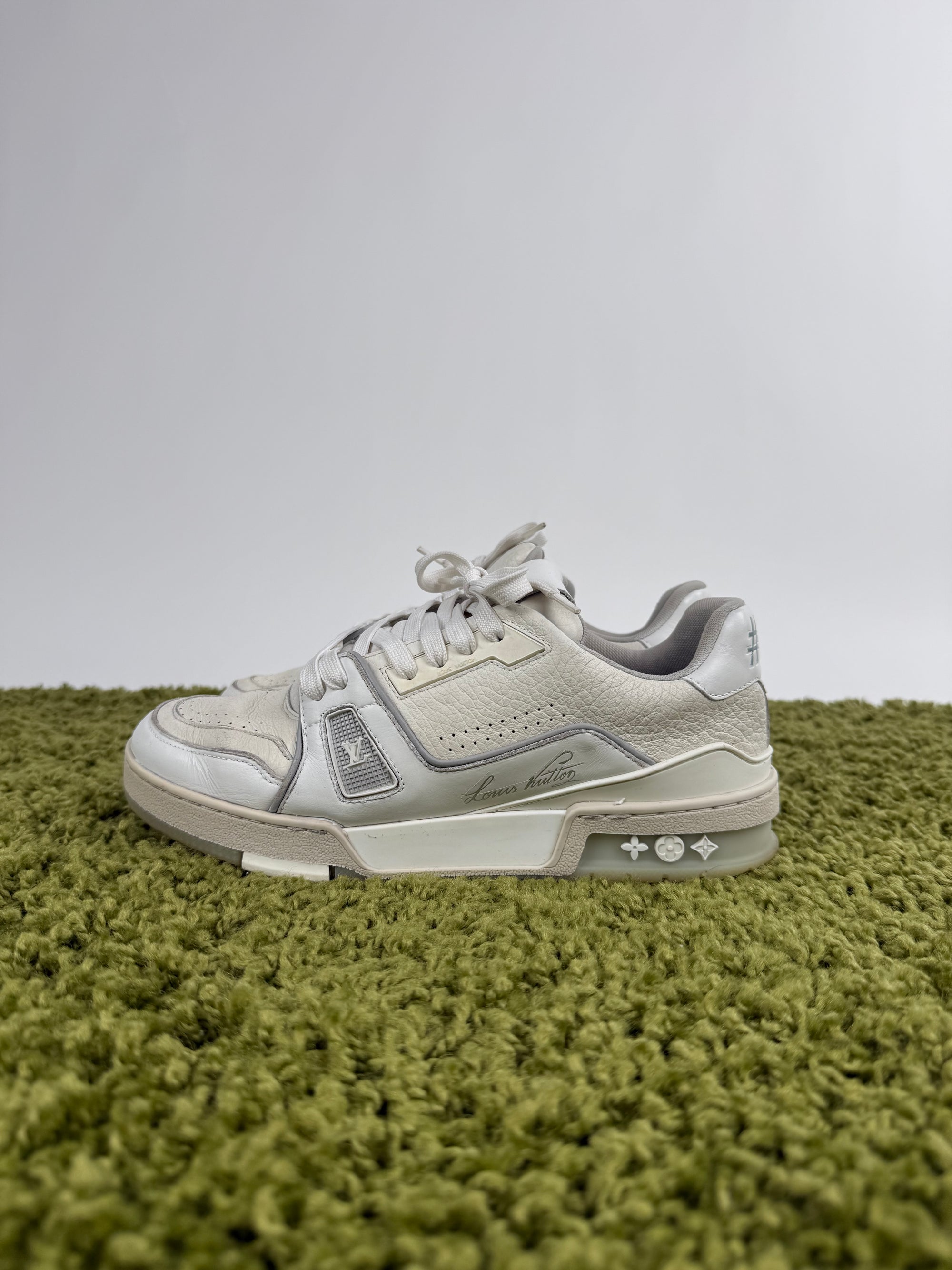 Louis Vuitton Trainer Bianca 6.5