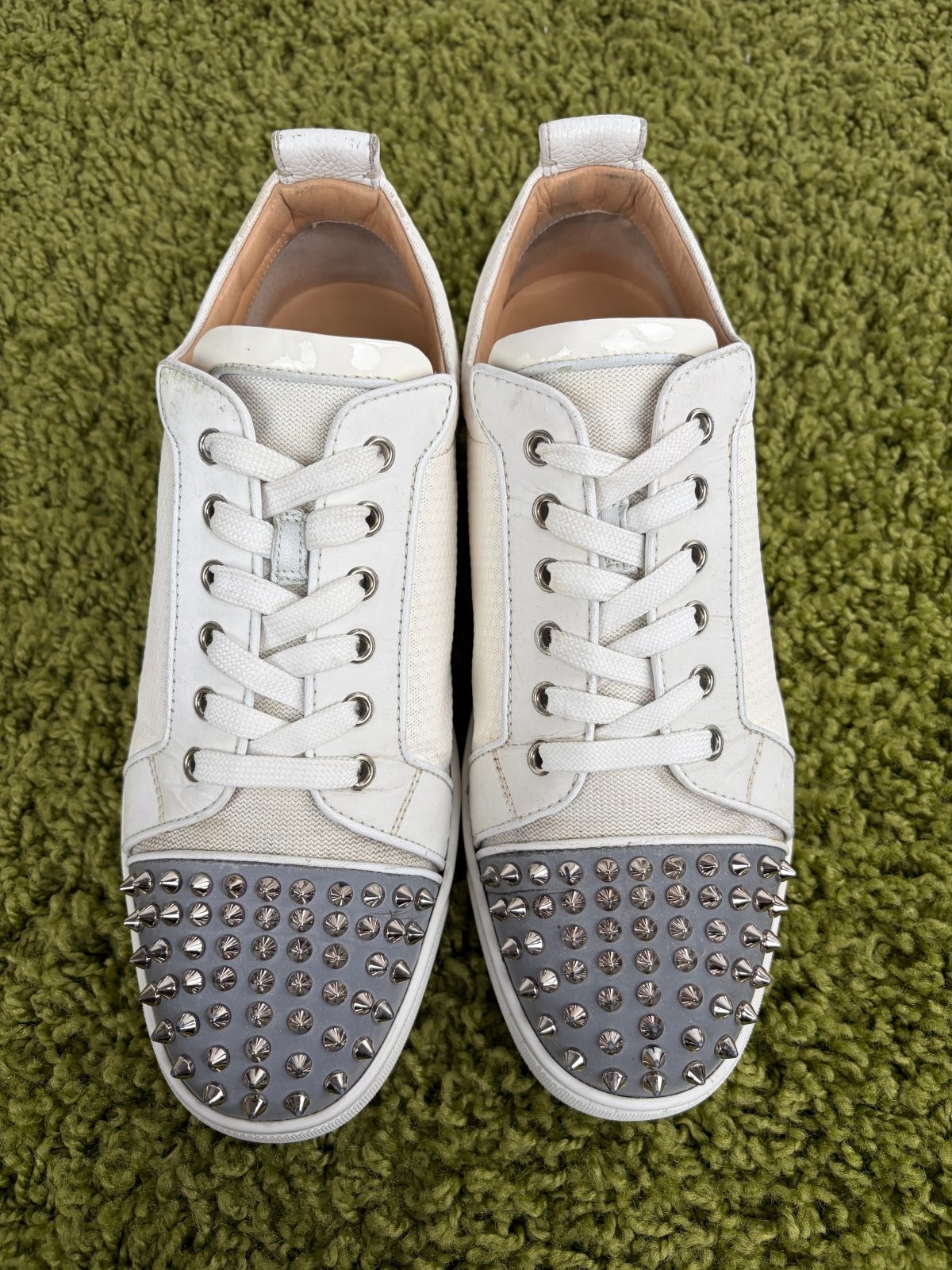 Christian Louboutin Spikes Low Bianca 43 - Second Hand Di Fiore