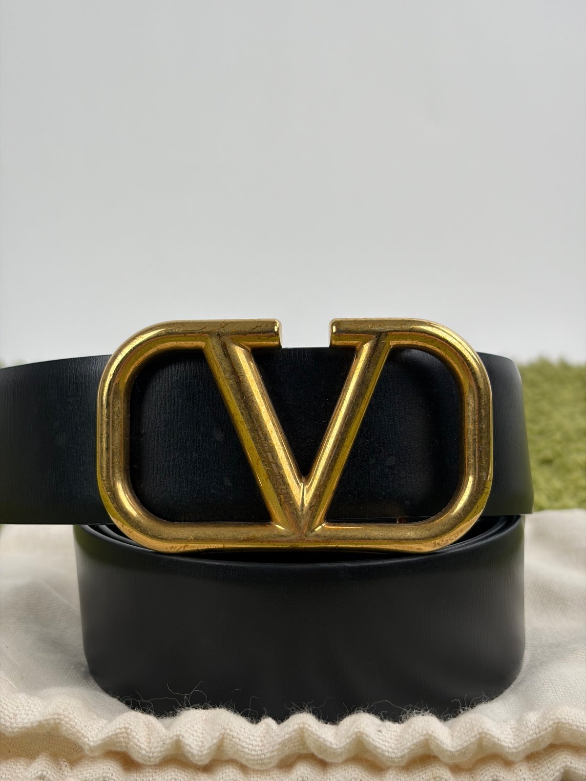 Cintura Valentino Garavani VLogo Nera Reversibile con Fibia Oro - Second Hand Di Fiore
