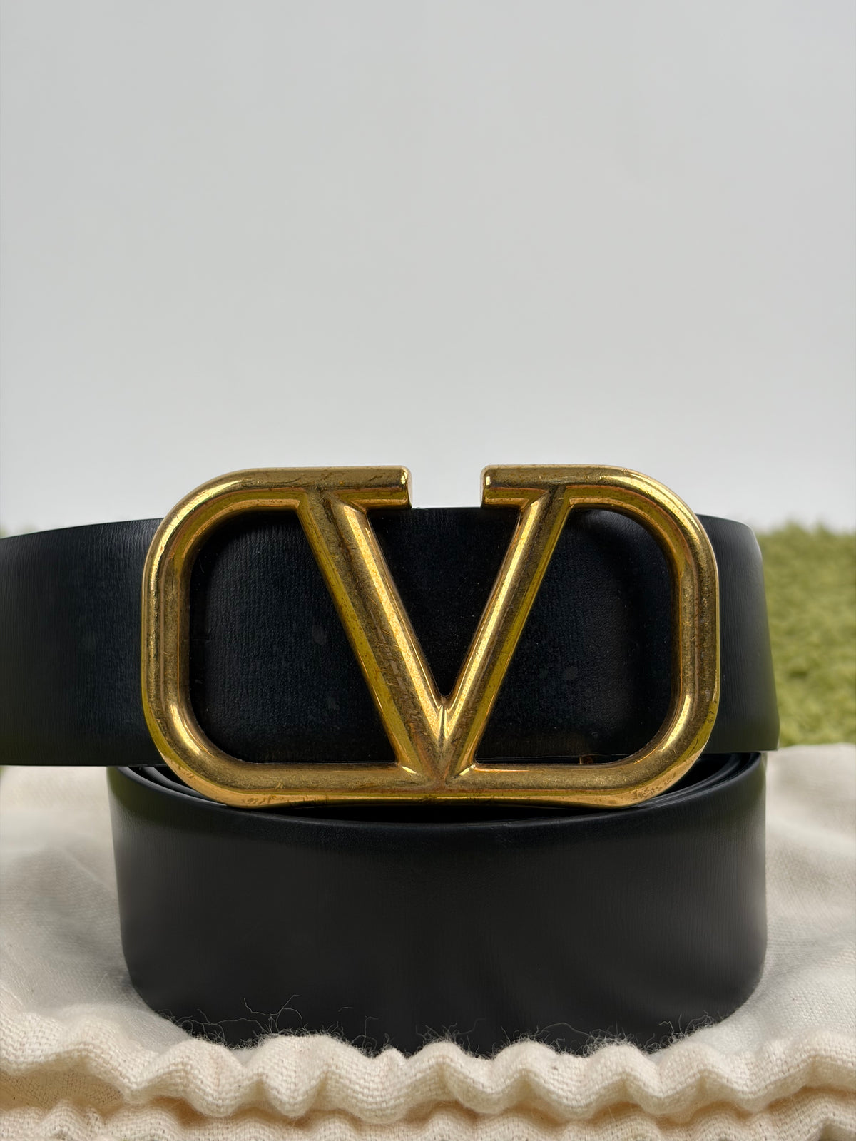Cintura Valentino Garavani VLogo Nera Reversibile con Fibia Oro