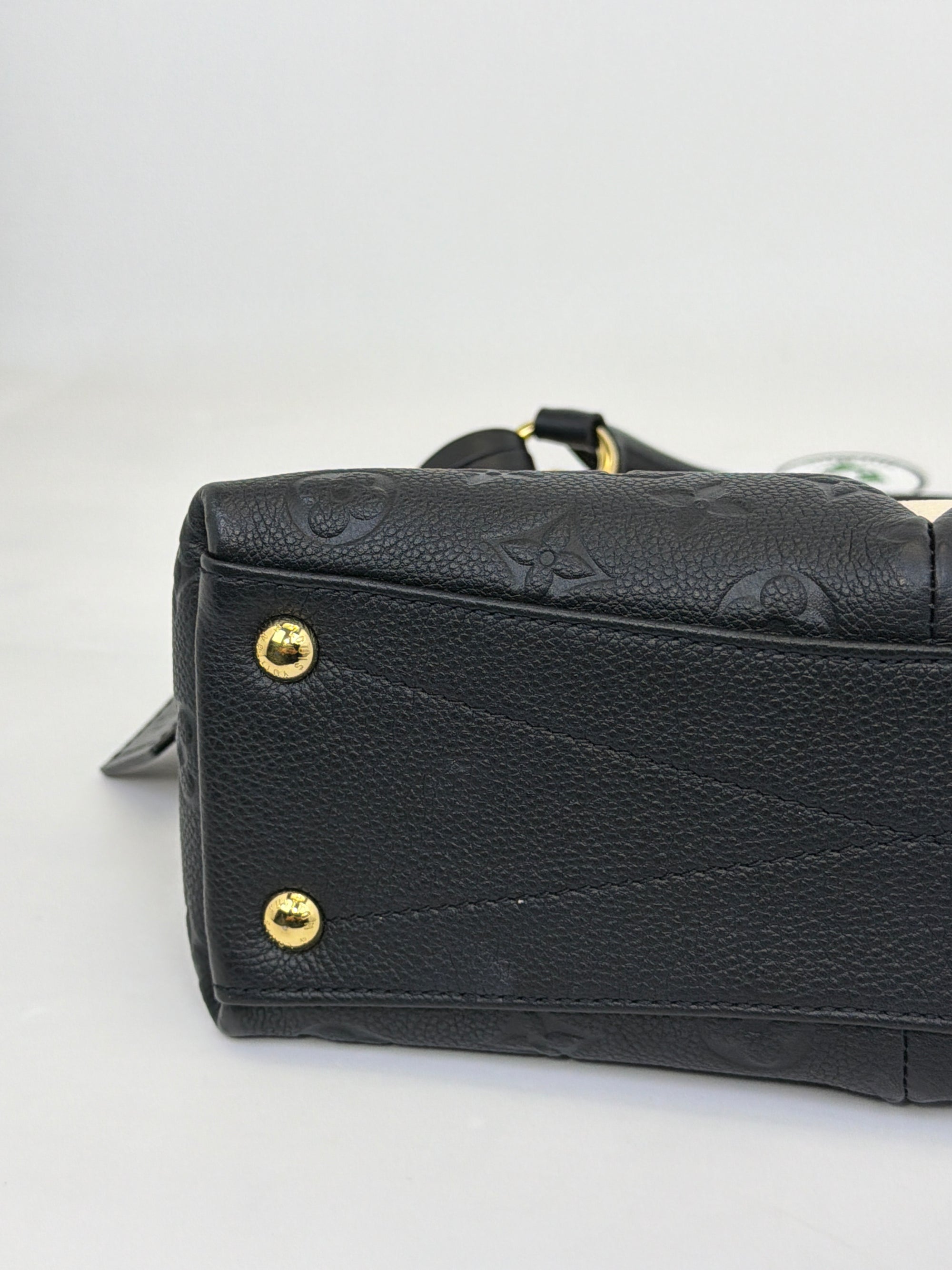 Borsa Louis Vuitton V tote BB nera panna e oro