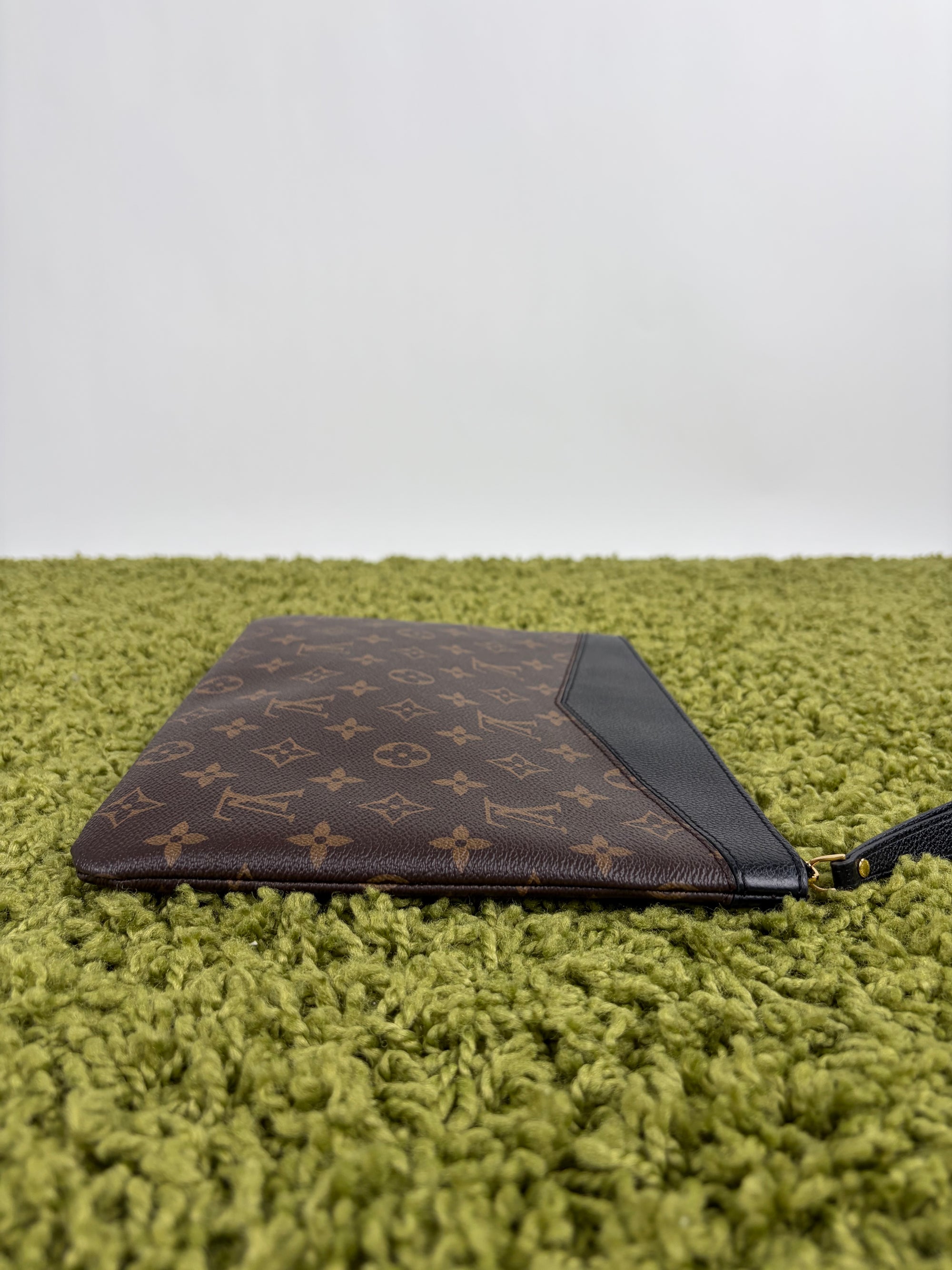 Pochette Louis Vuitton marrone e nera