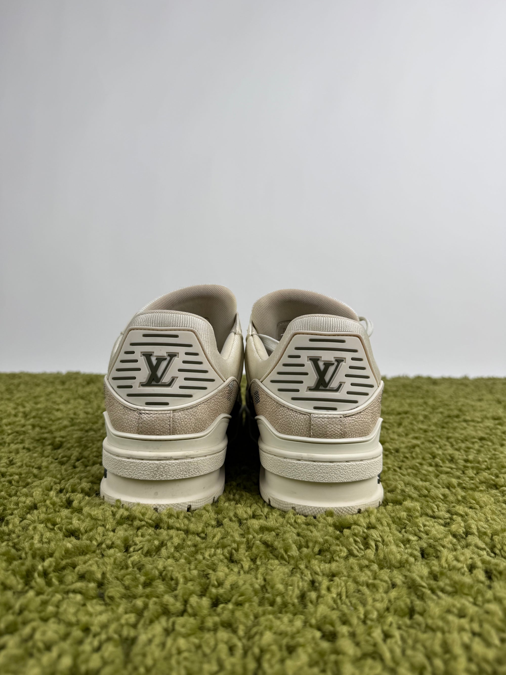 Louis Vuitton Trainer 41 veste 42