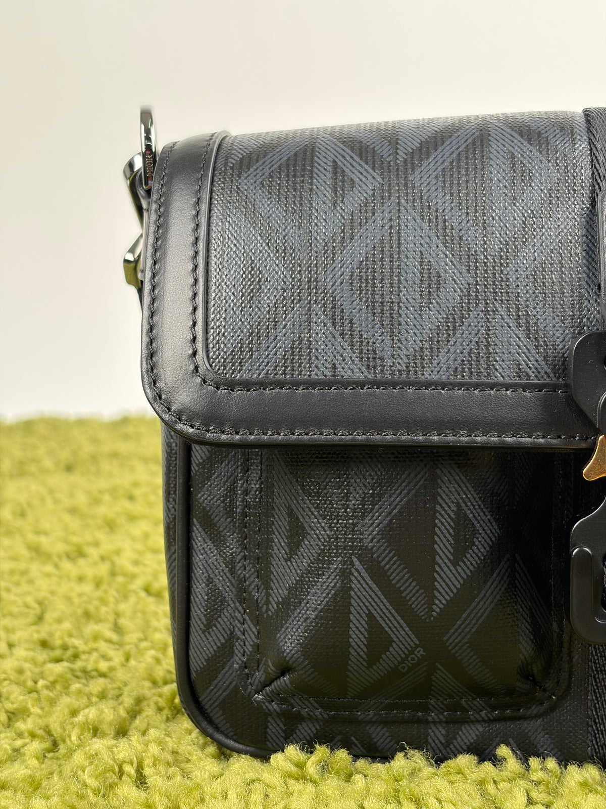 Borsello Christian Dior hit the road in tela CD