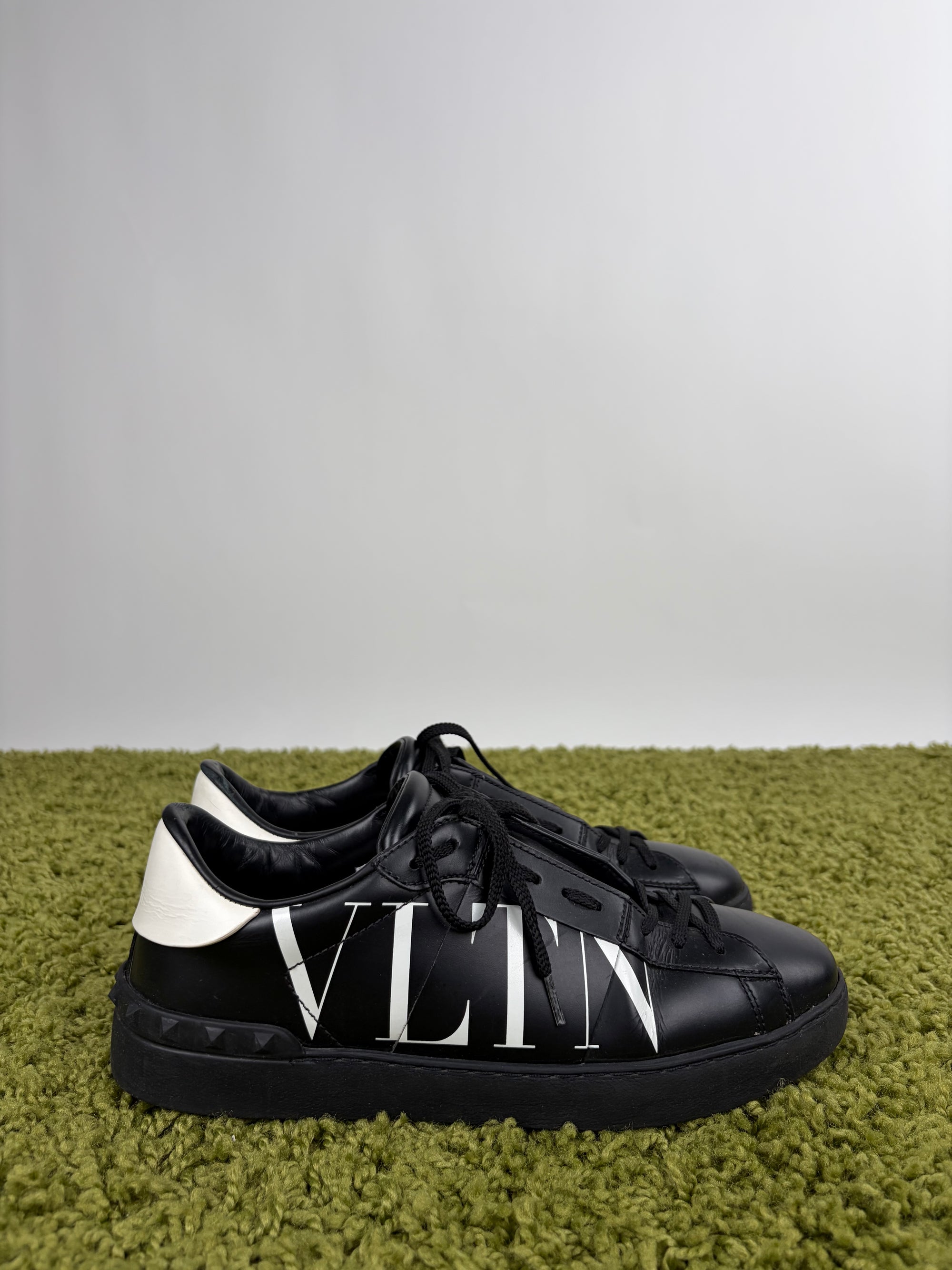 Valentino Rockstud Size 41 nere e bianche