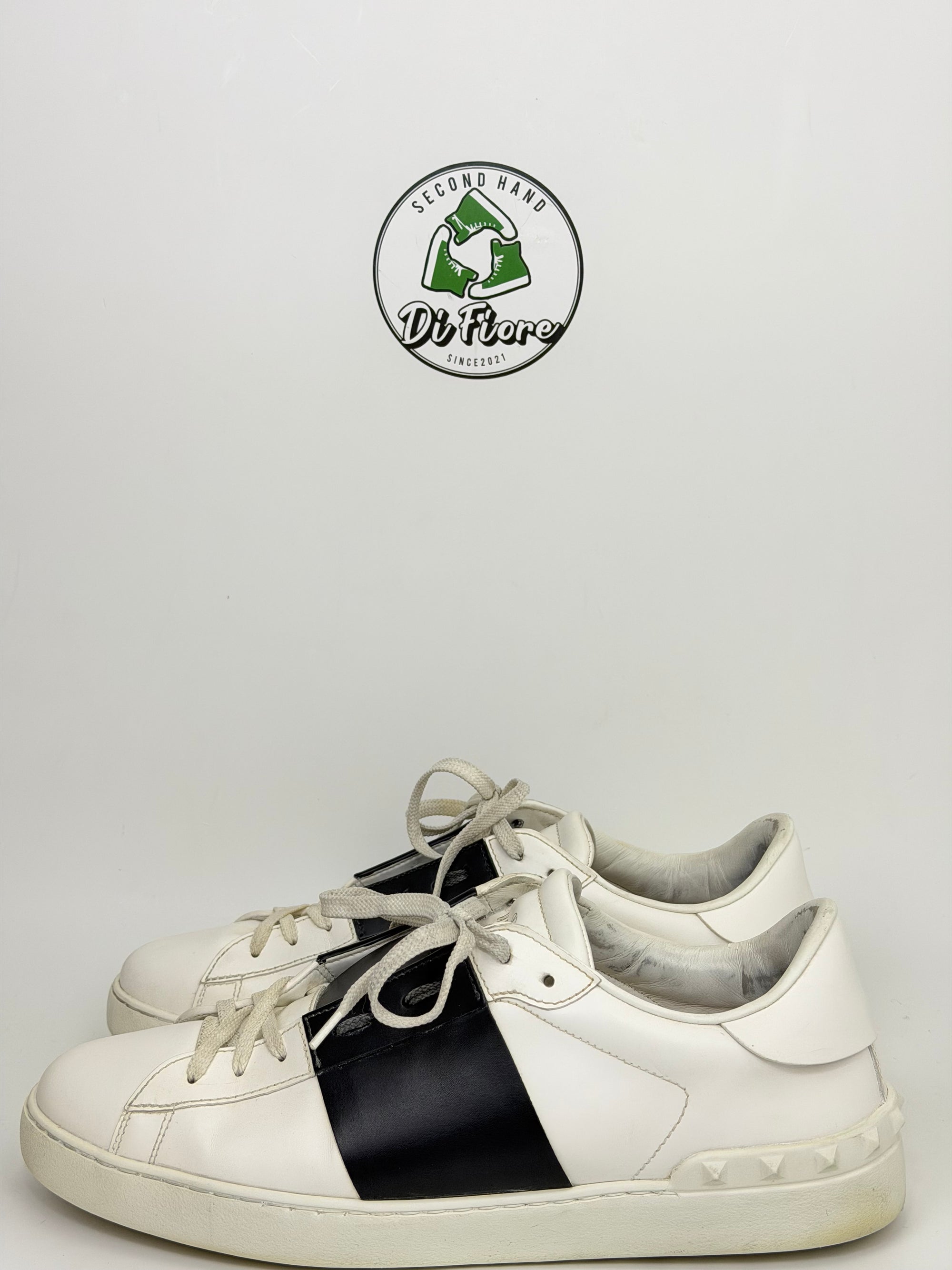 Valentino Size 45 bianca e nera