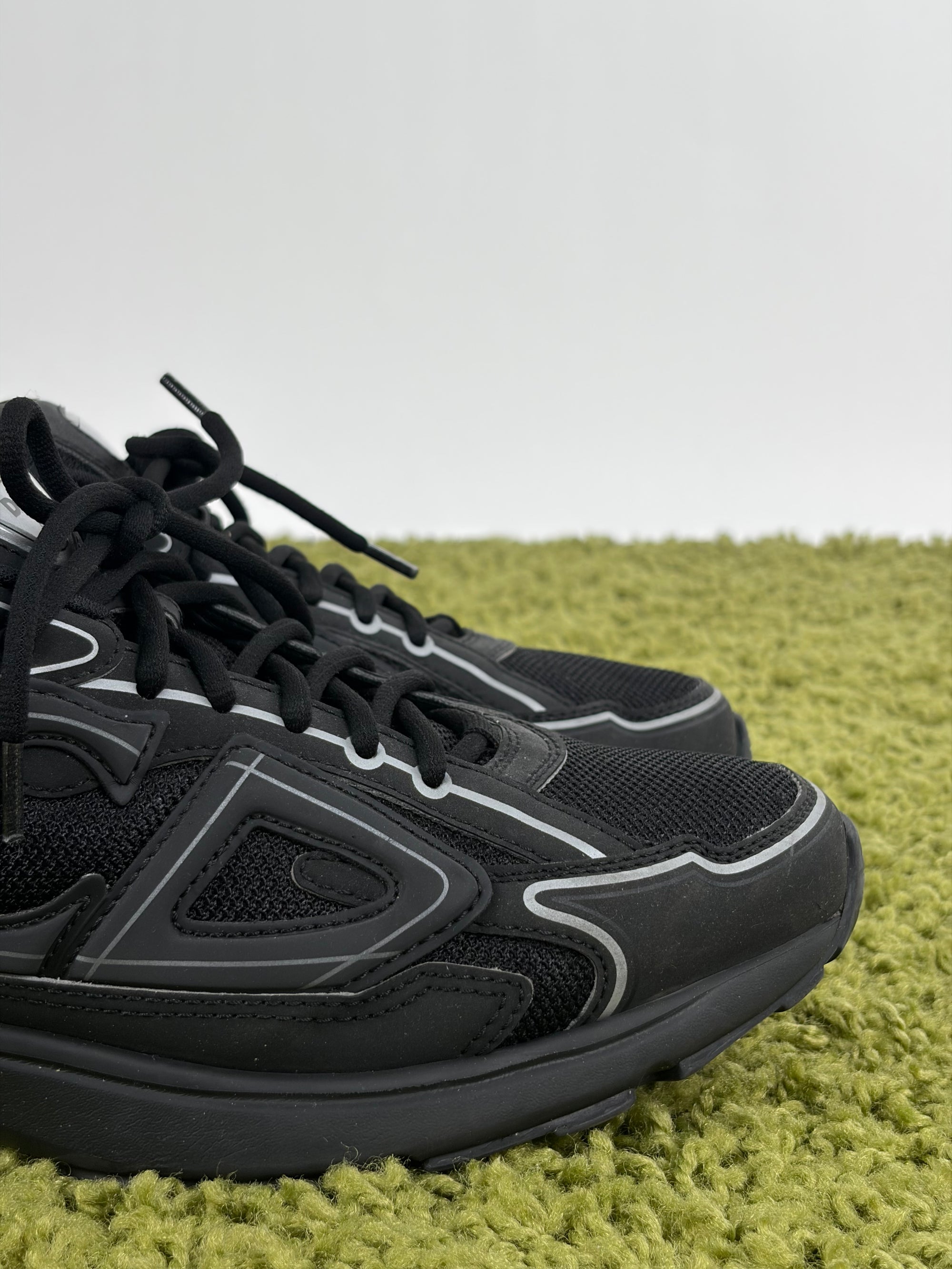 Dior B30 Size 44 nere