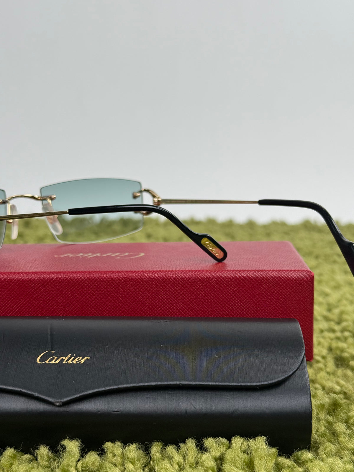 Occhiali da sole Cartier con aste oro