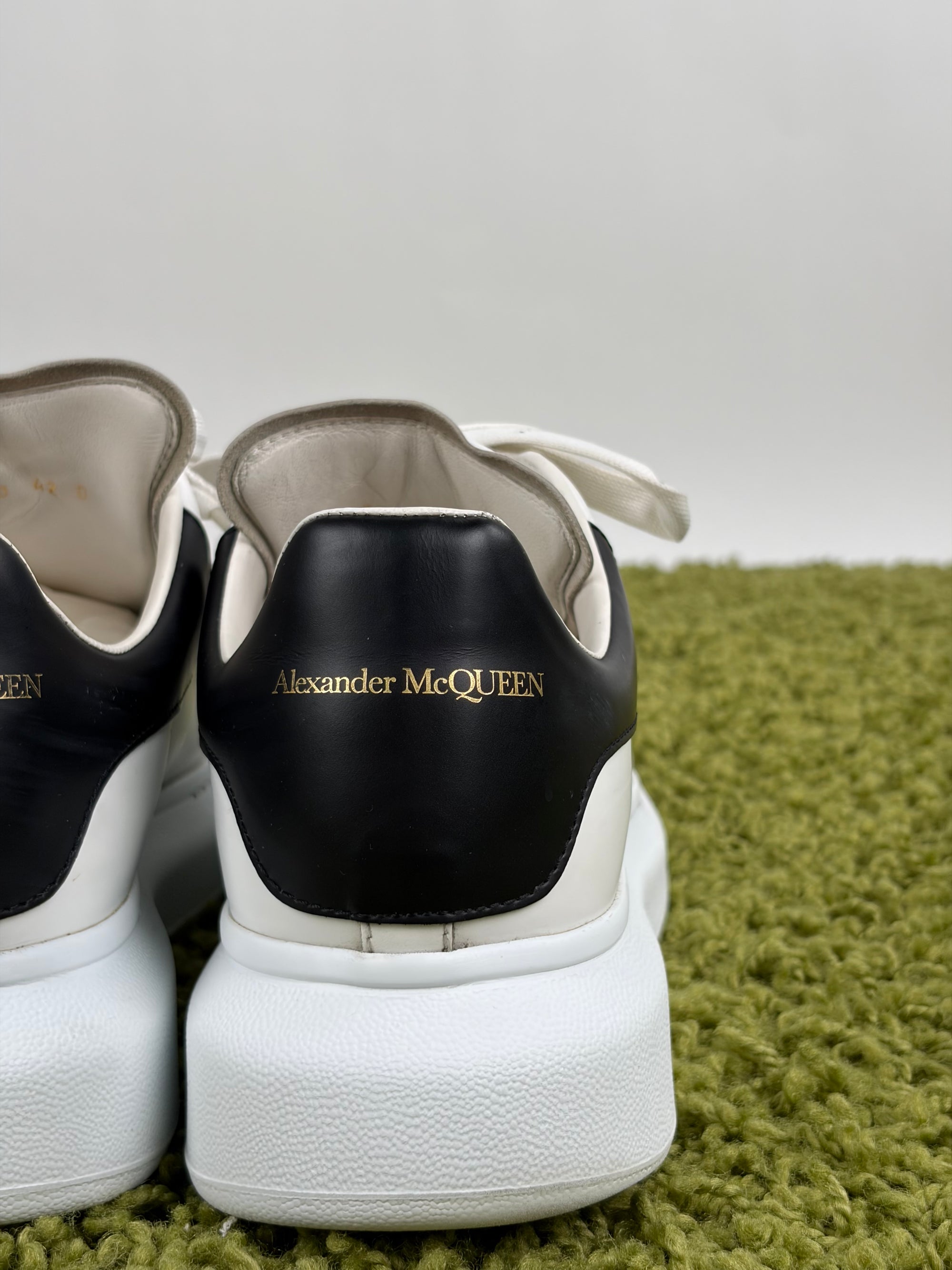 Mcqueen Size 42 bianche e nere