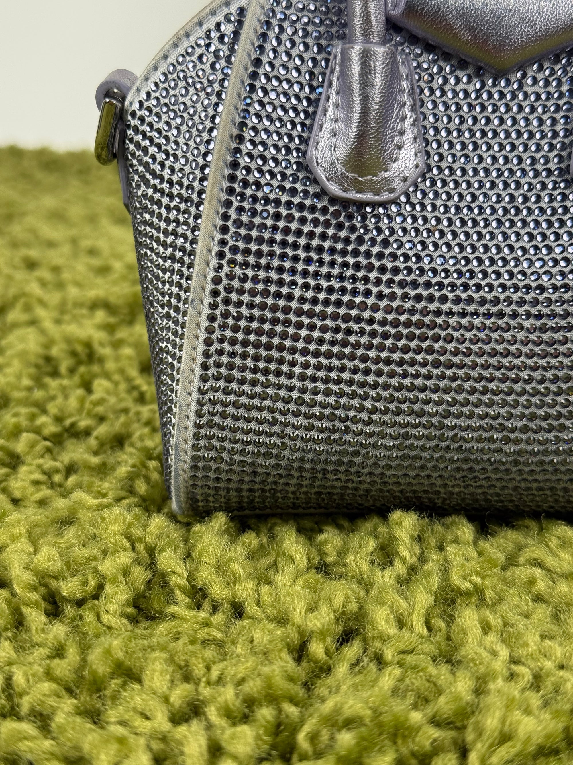 Borsa Micro Antigona In raso Con strass lavanda Viola