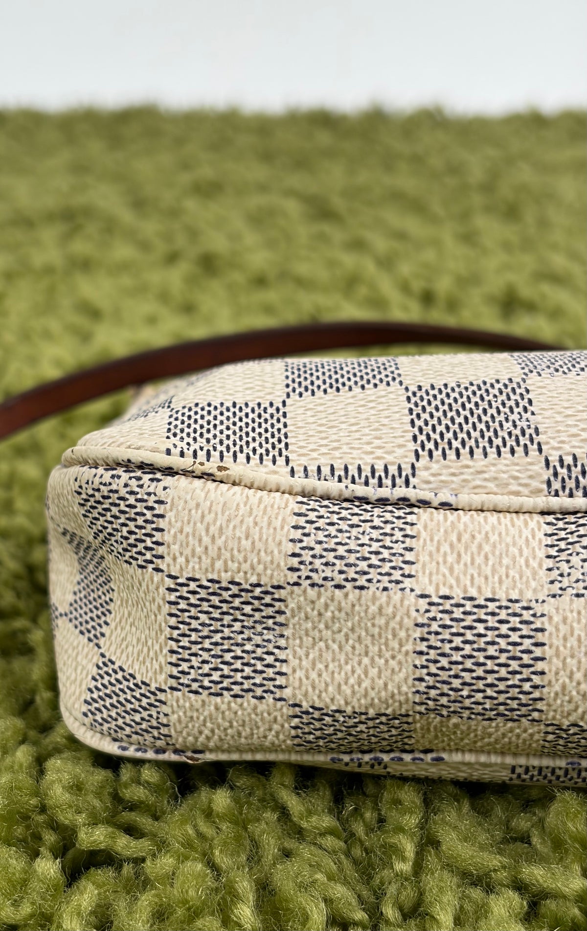 Pochette Accessories Louis Vuitton  in tela Damier Azur Bianca Monogram
