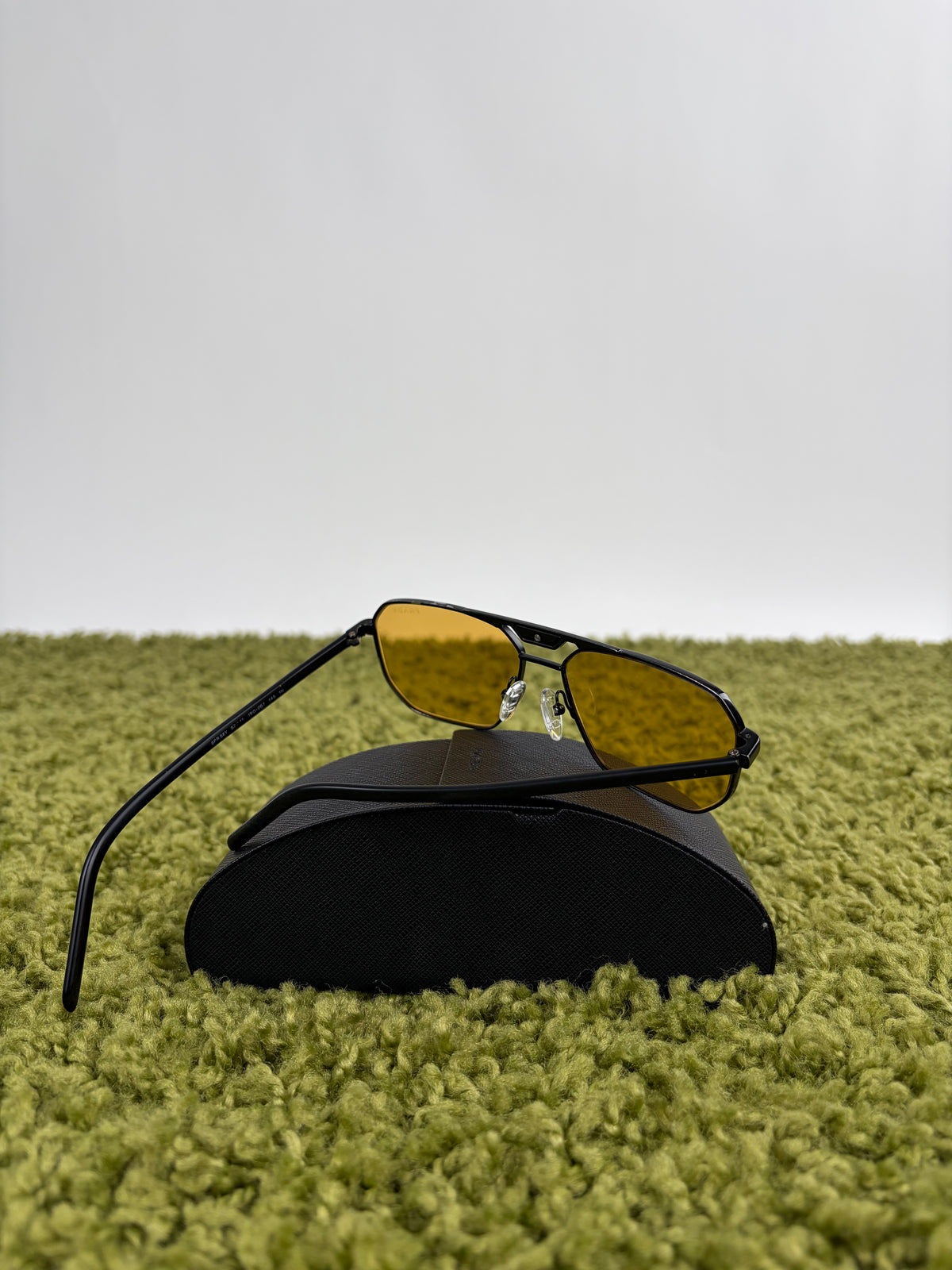 Occhiali da sole Prada Neri Con lente Gialla PR58YS