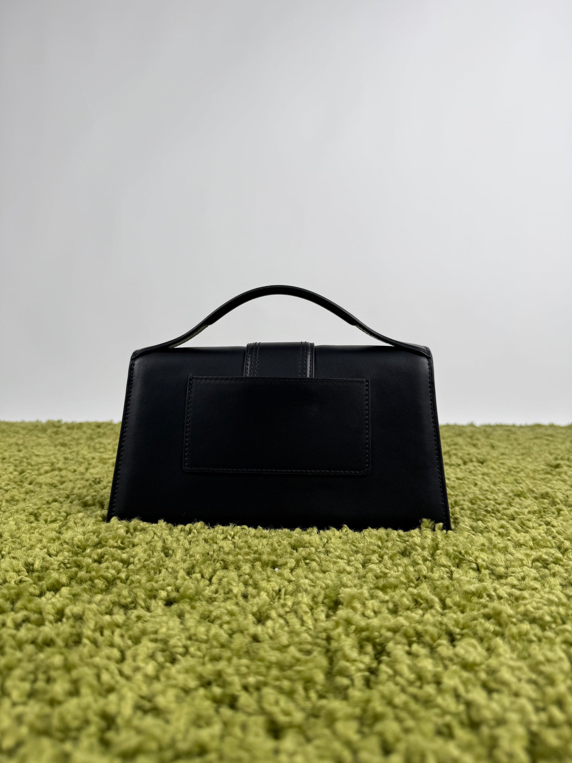 Jacquemus la grande bambino nera