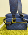Borsello Outdoor Messenger Louis Vuitton in pelle Blu