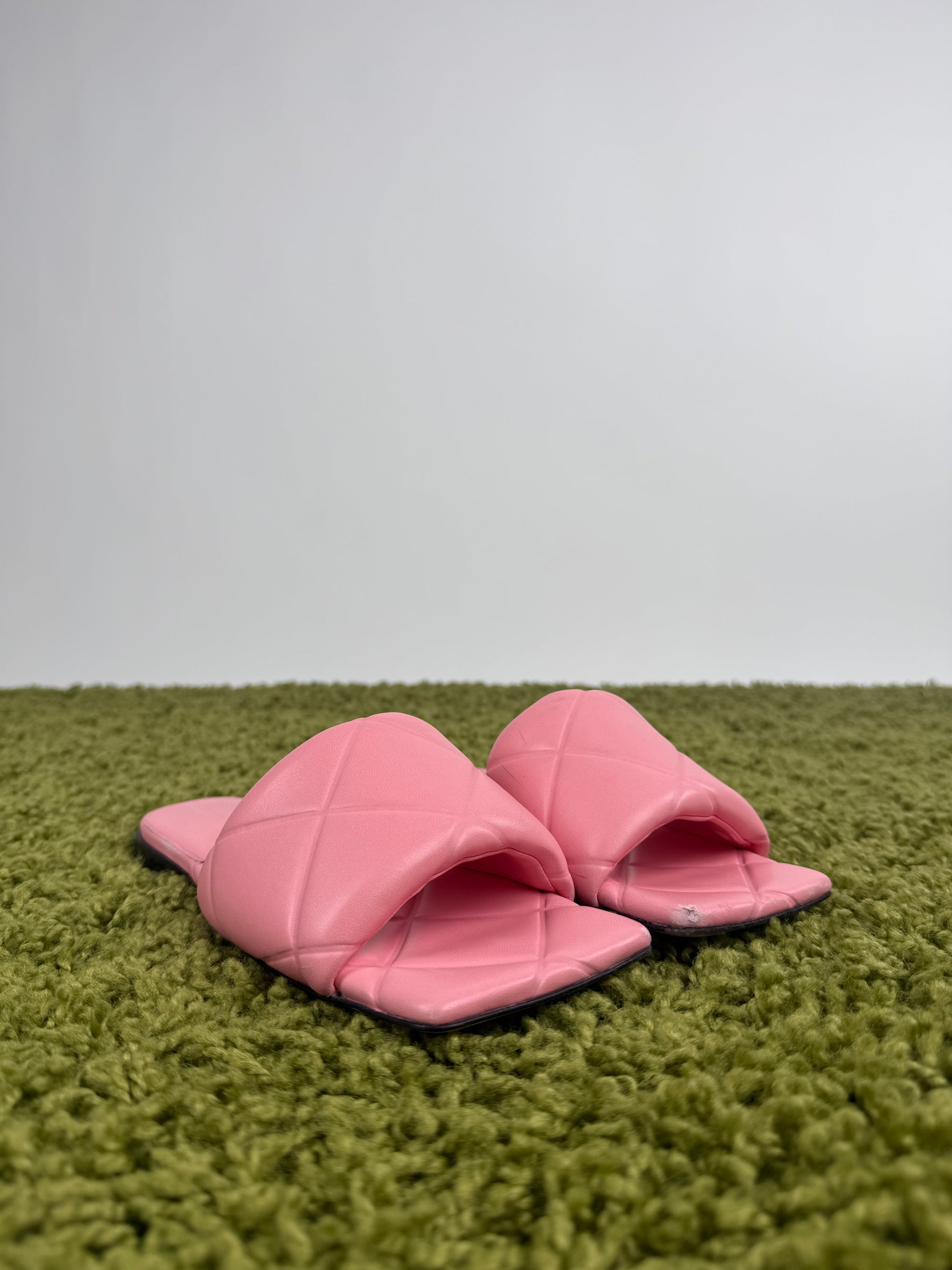 Bottega Veneta Lido Flat Sandal Rosa 36