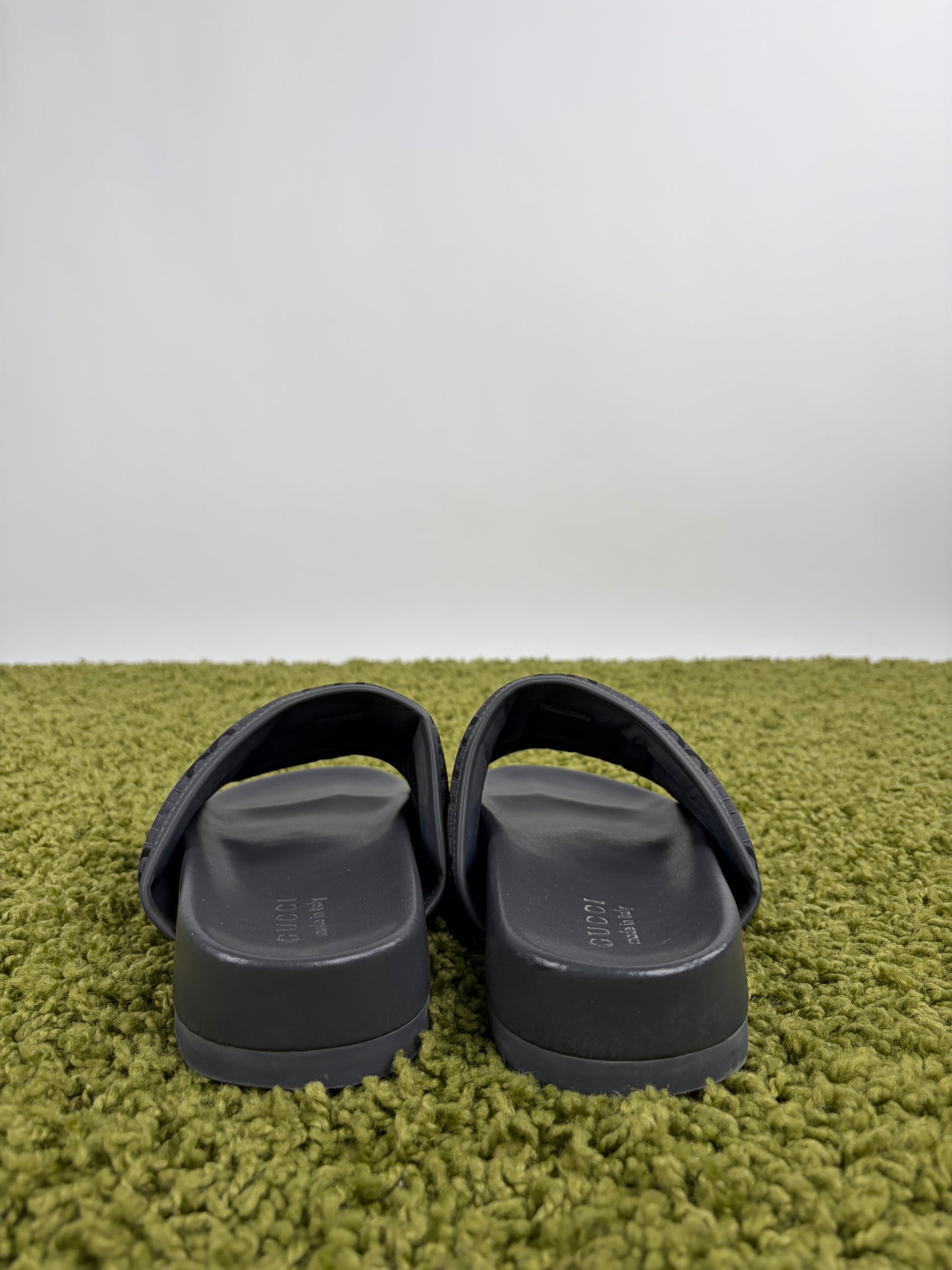 Sandali Gucci Size 7=40 grigi