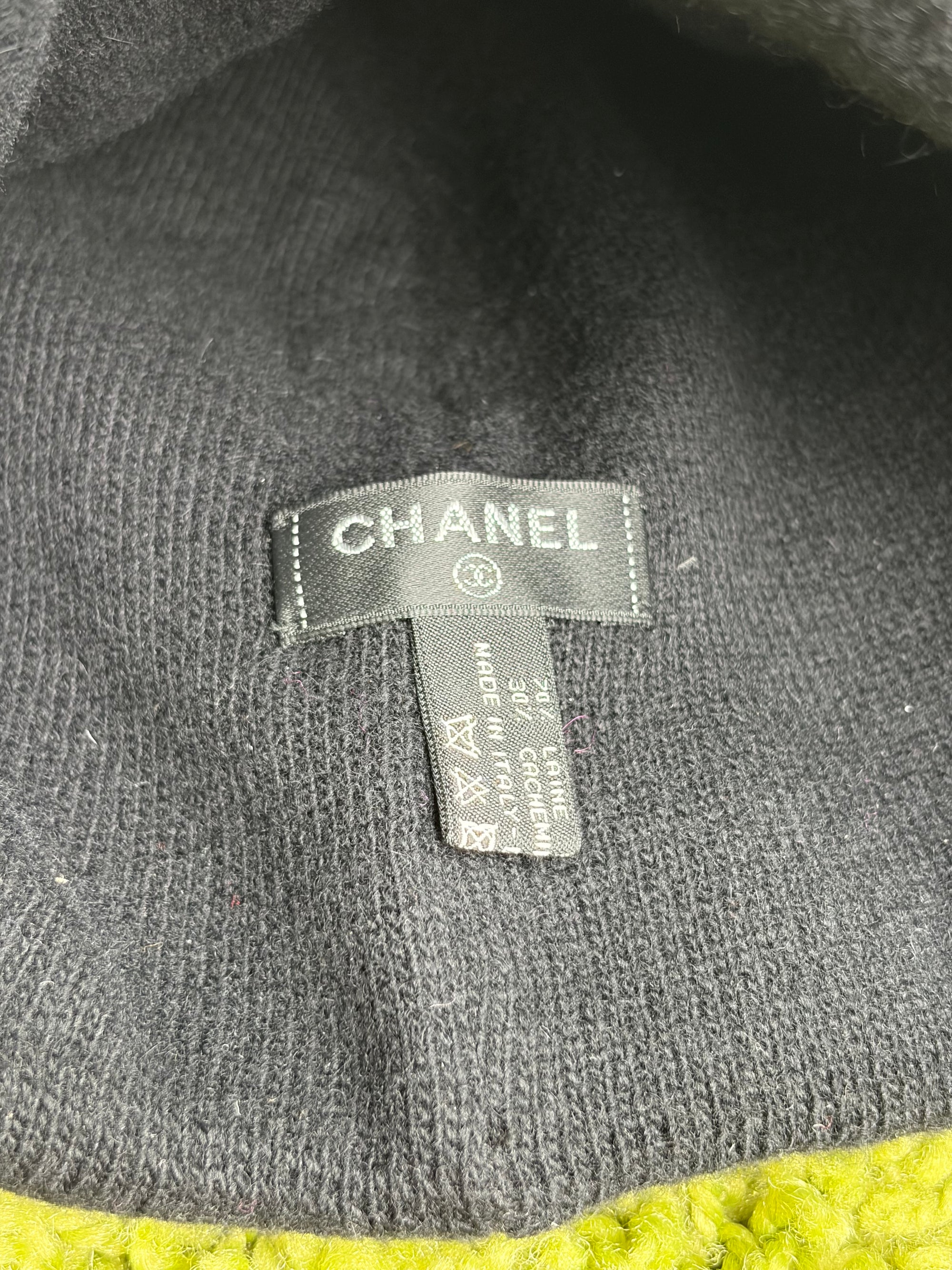 Cappello Chanel nero e fucsia