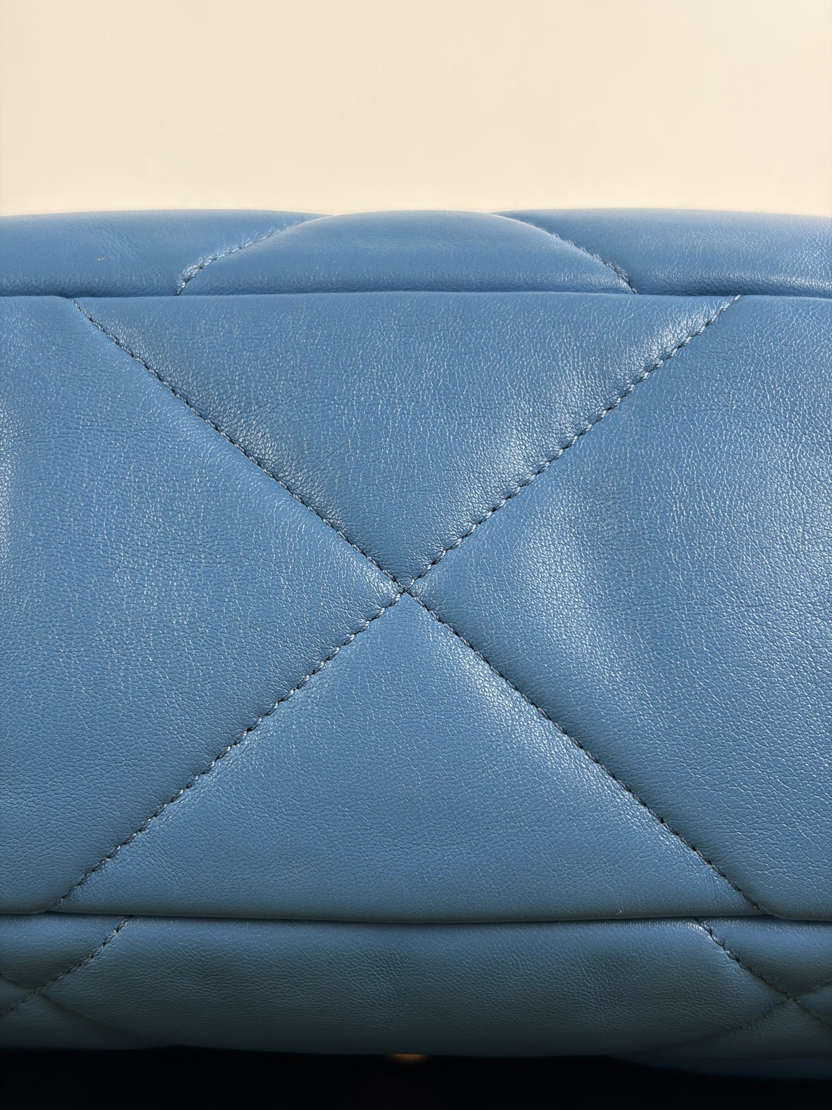 Borsa Chanel 19 Trapuntata in Pelle Azzurra