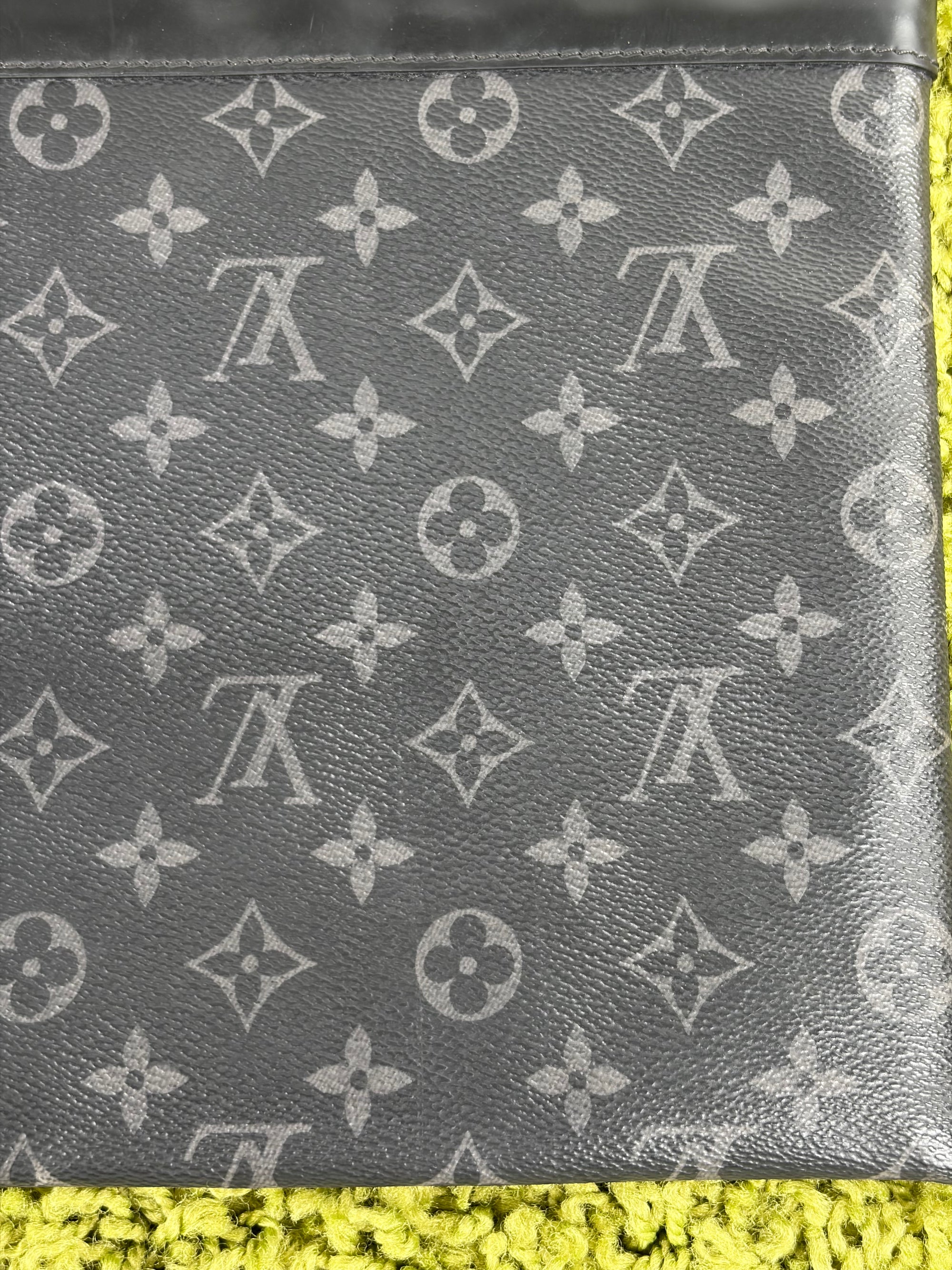 Pochette Louis vuitton voyage nera