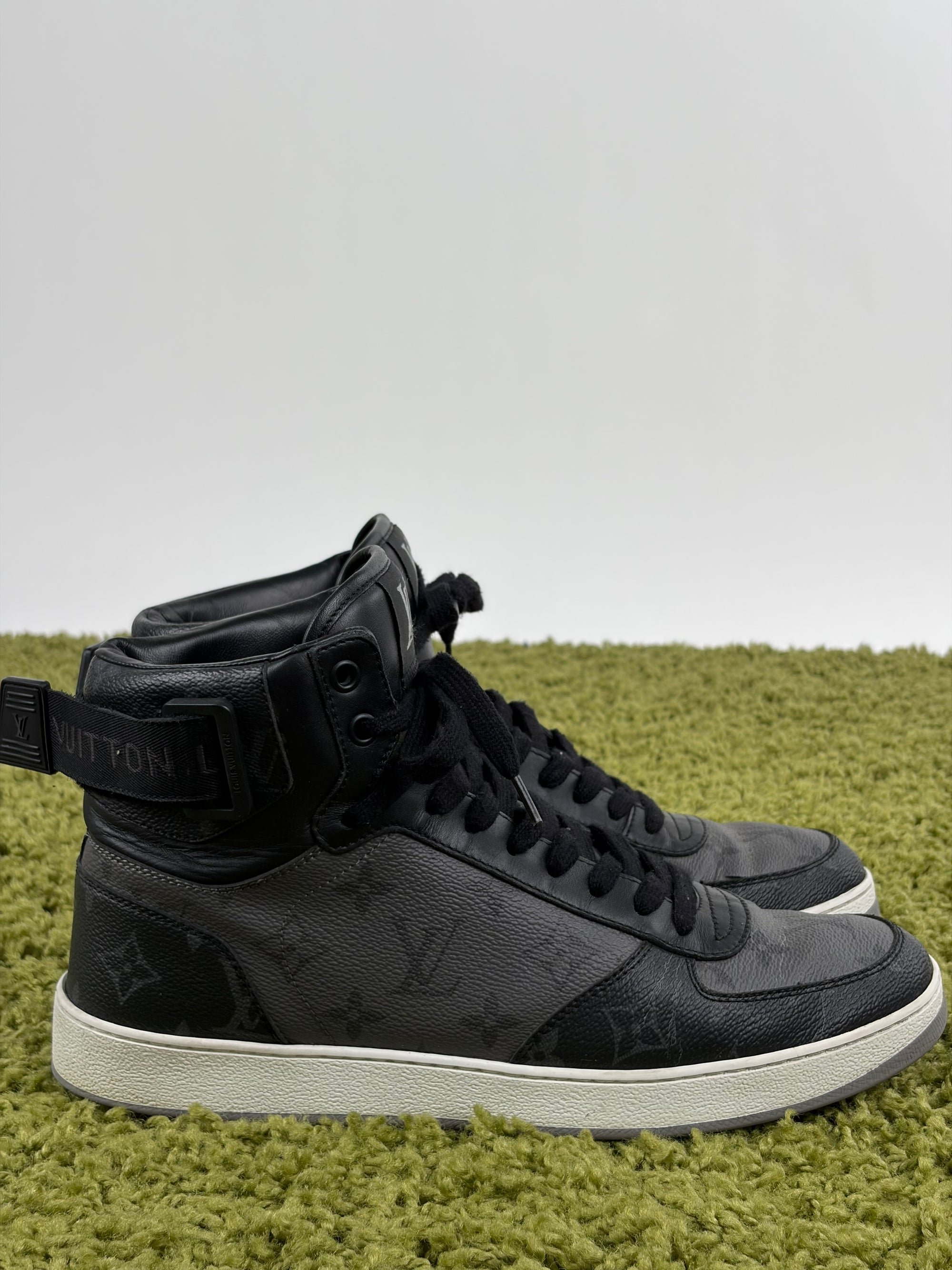 Louis vuitton rivoli Size 7=41 calza 42 nere e grigie