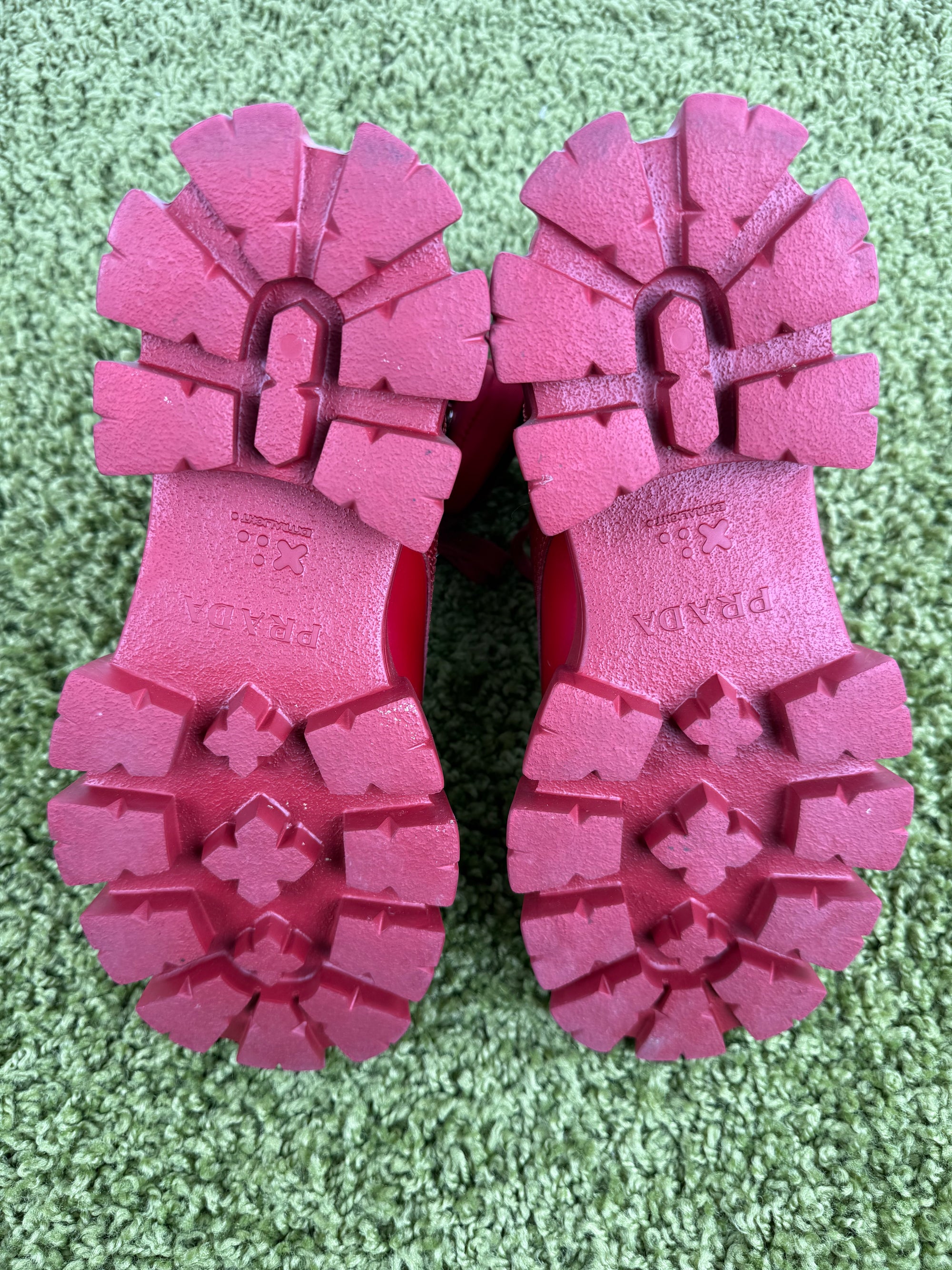 Prada Monolith in Pelle Rossa 8.5=42.5