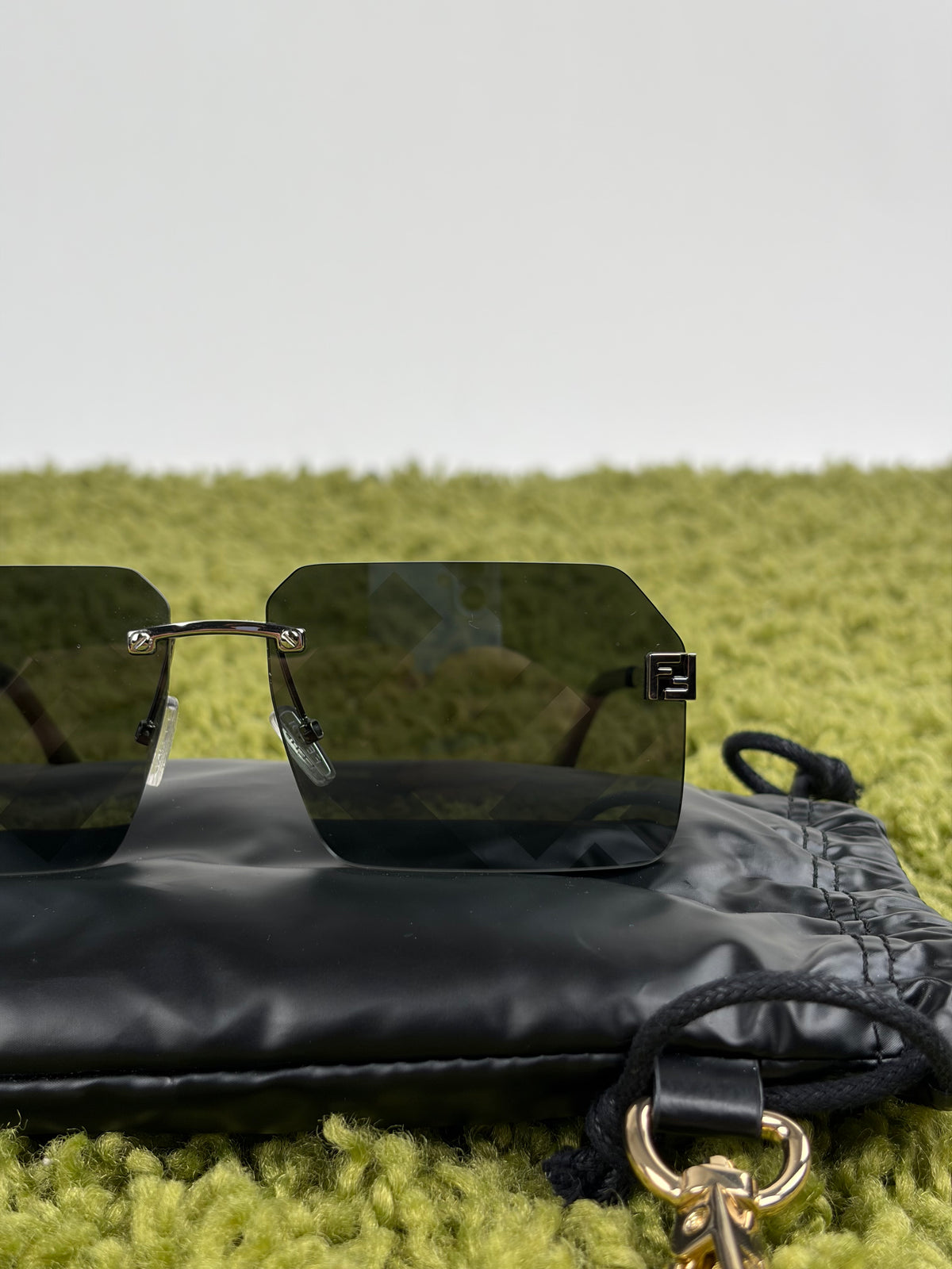 Occhiali da sole gemoetrici Fendi Sky FE40043U Montatura glasant Nero