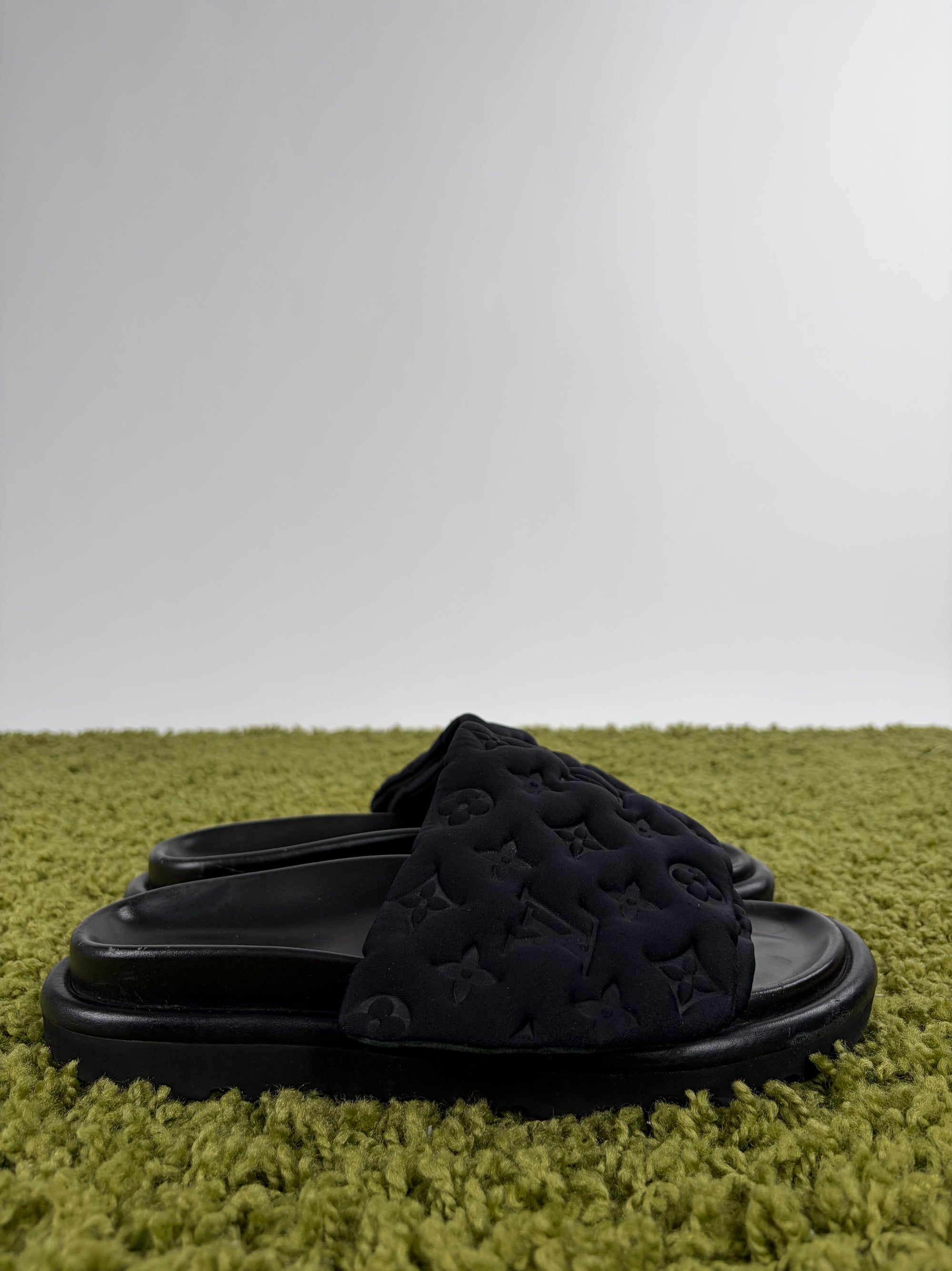 Sandali Louis vuitton Mule bassa pool pillow Size 40 neri