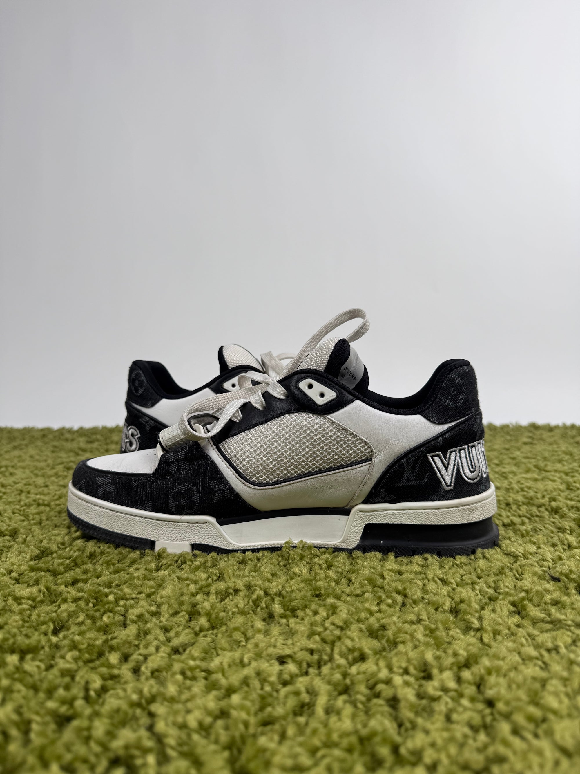 Louis Vuitton Trainer 42 veste 43