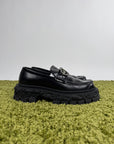 Louis Vuitton Mocassini Baroque in pelle nera 43 veste 44