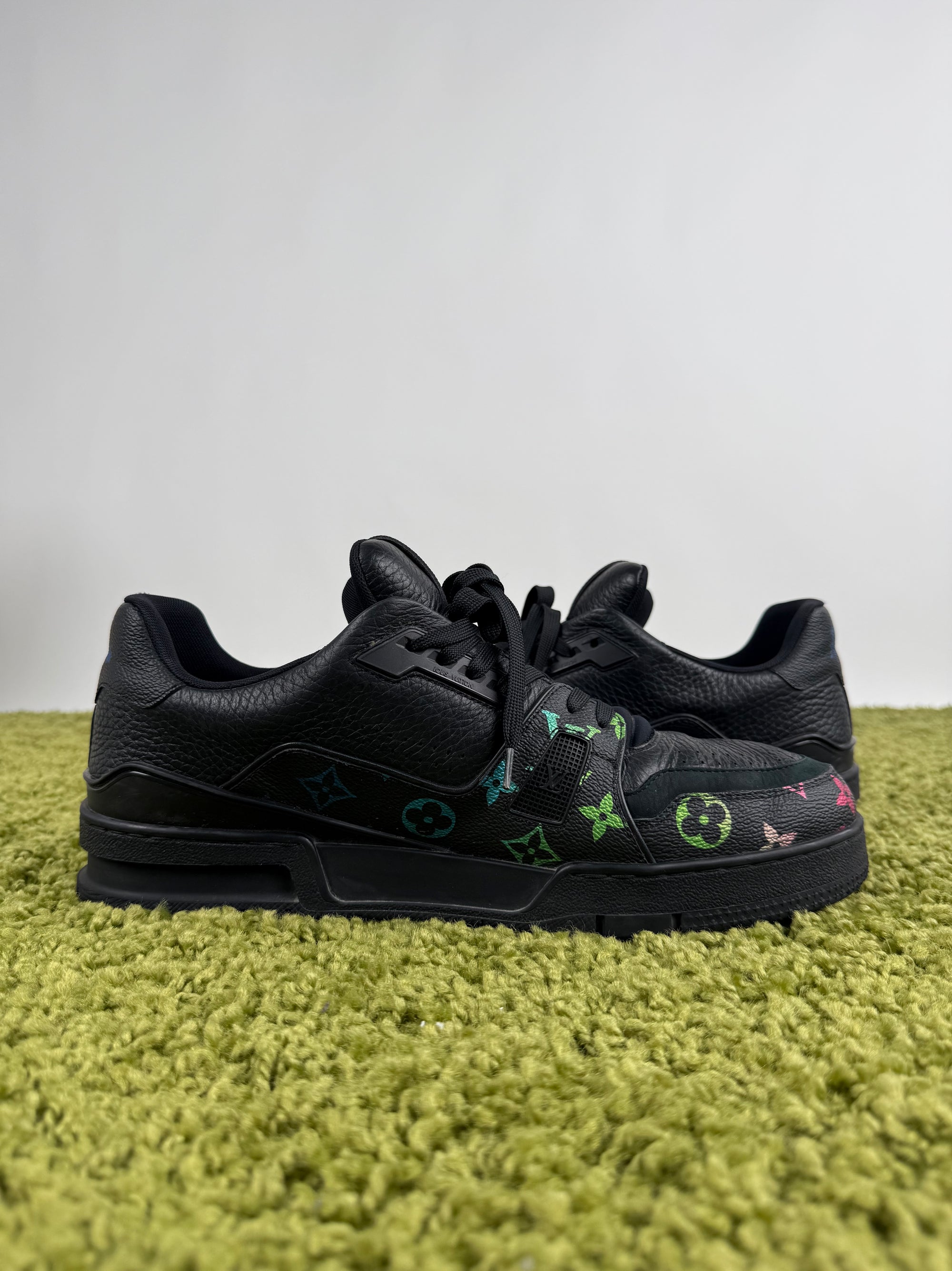 Louis Vuitton Trainer 44 veste 45