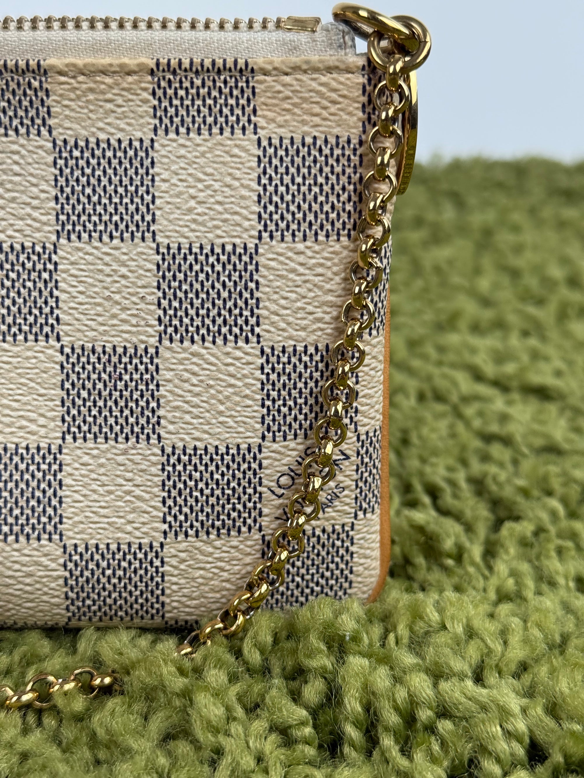 Pochette Milla Mm Louis Vuitton Bianca