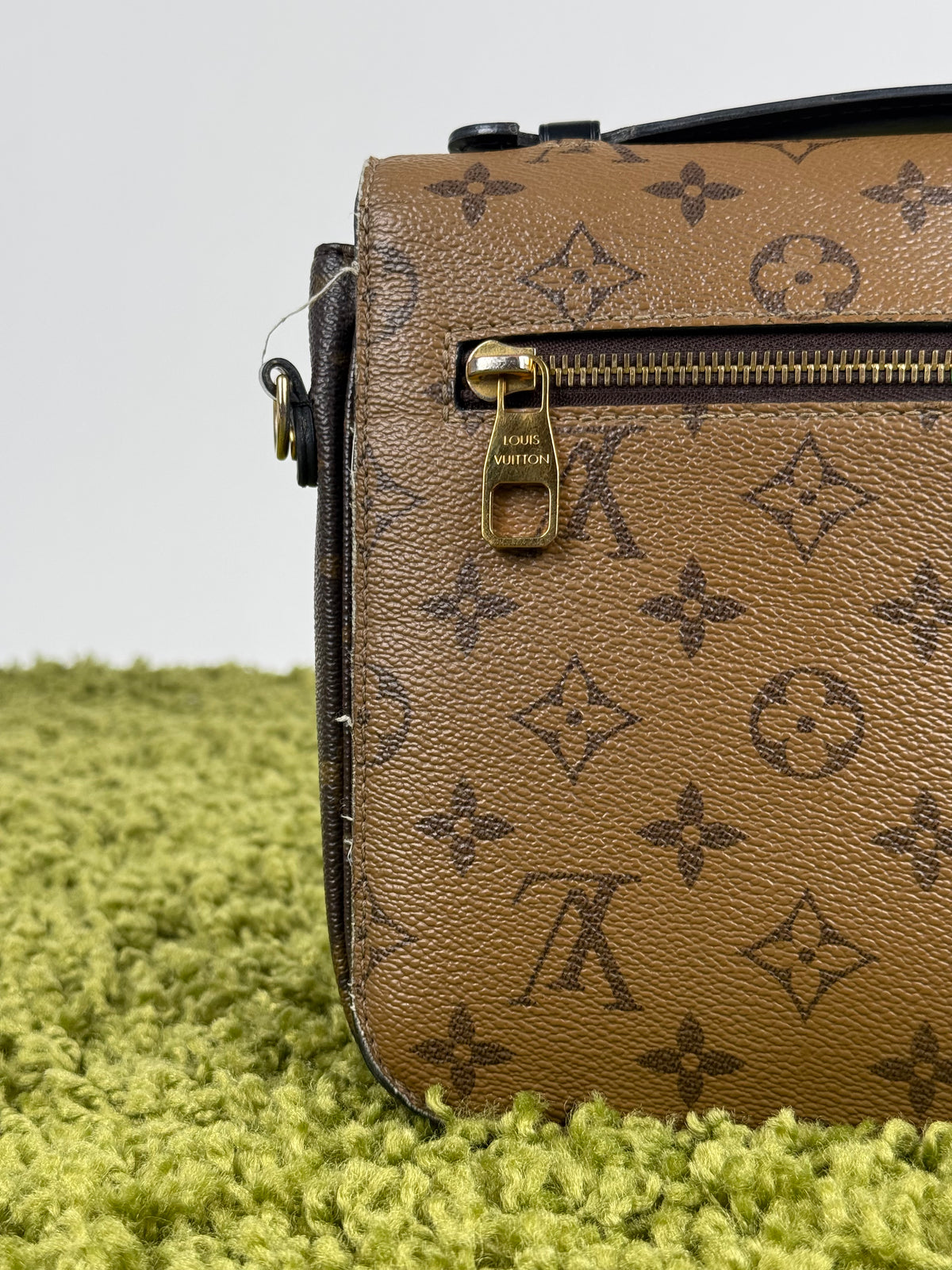 Borsa Louis Vuitton Metis in tela Monogram Reverse Marrone