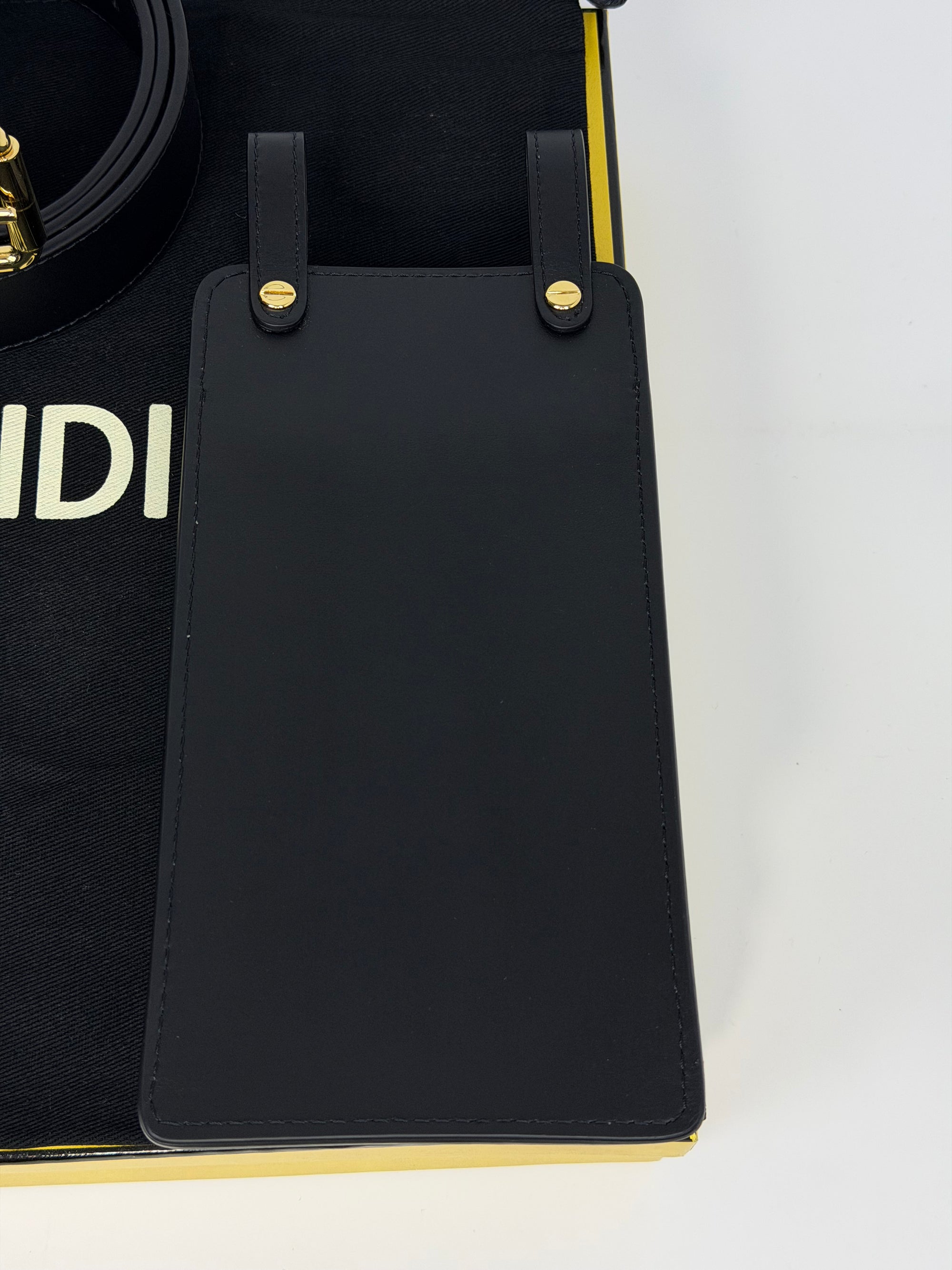 Cintura Fendi con portafogli nera